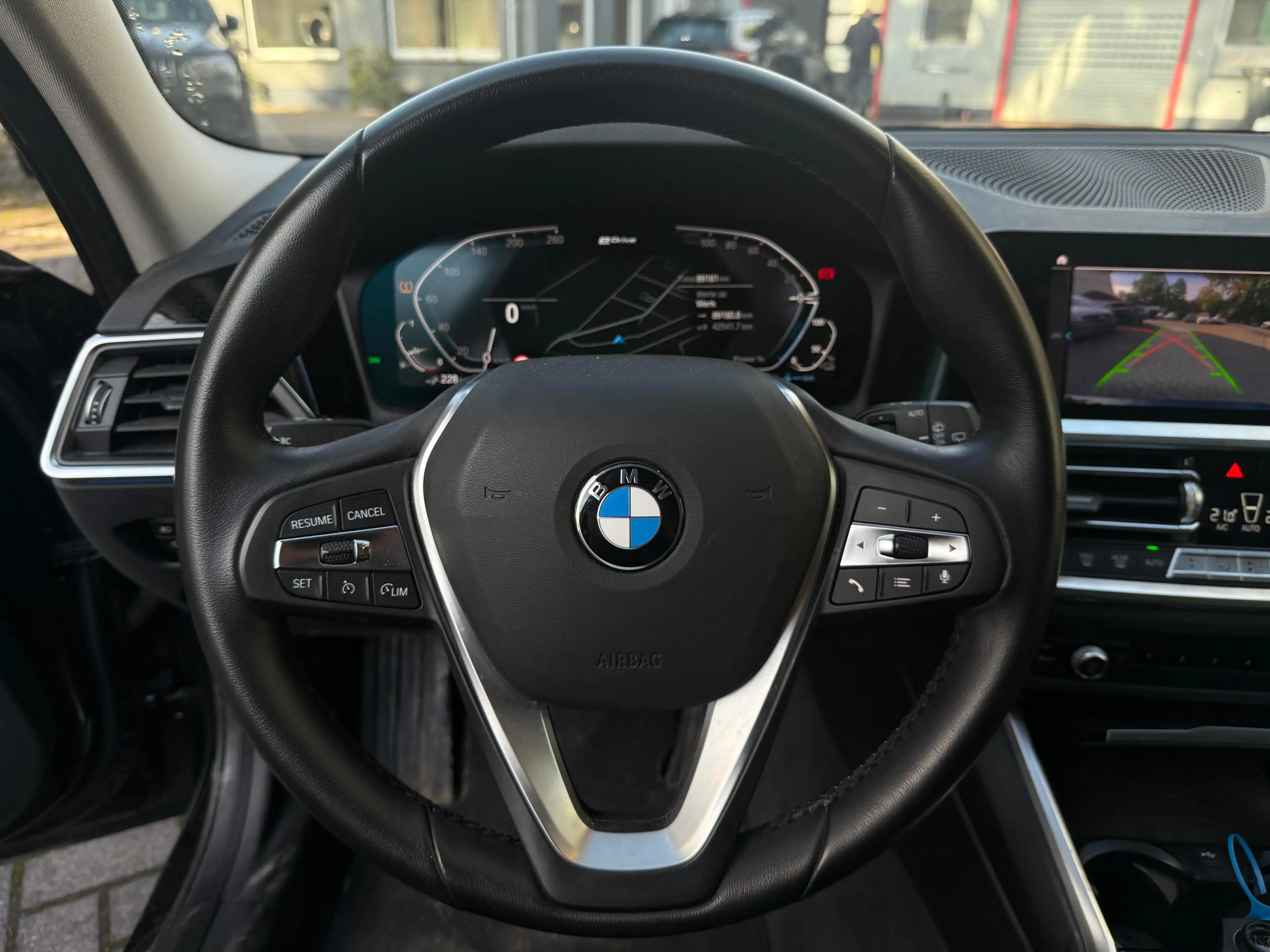 BMW 330 e Sport Line Aut NAV+SHZ+AHK+KAM+AMBI+LIFE+M — photo 11