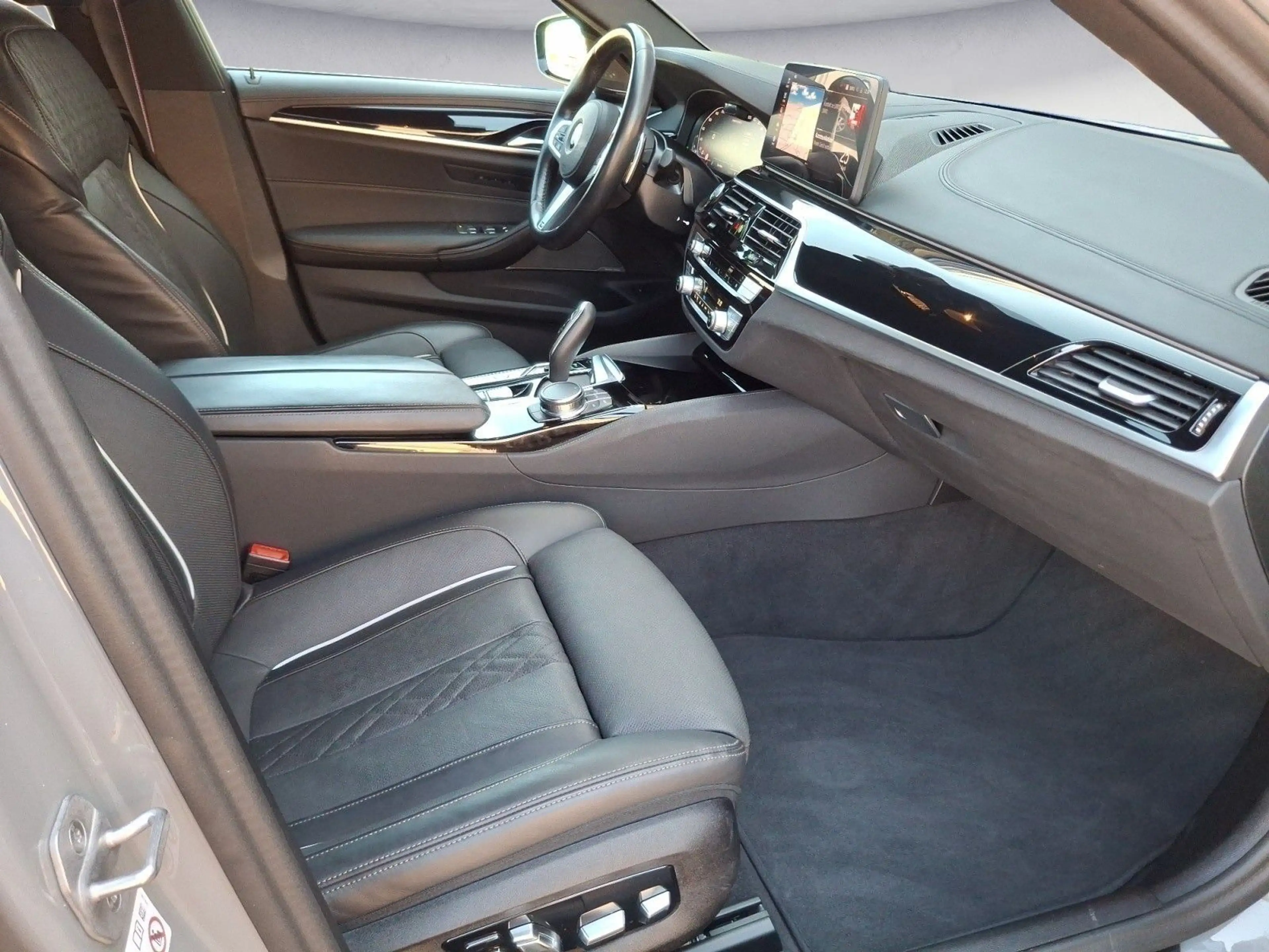 BMW 550 i xDrive Innovationsp. Sport Aut. Klimaaut. — photo 9