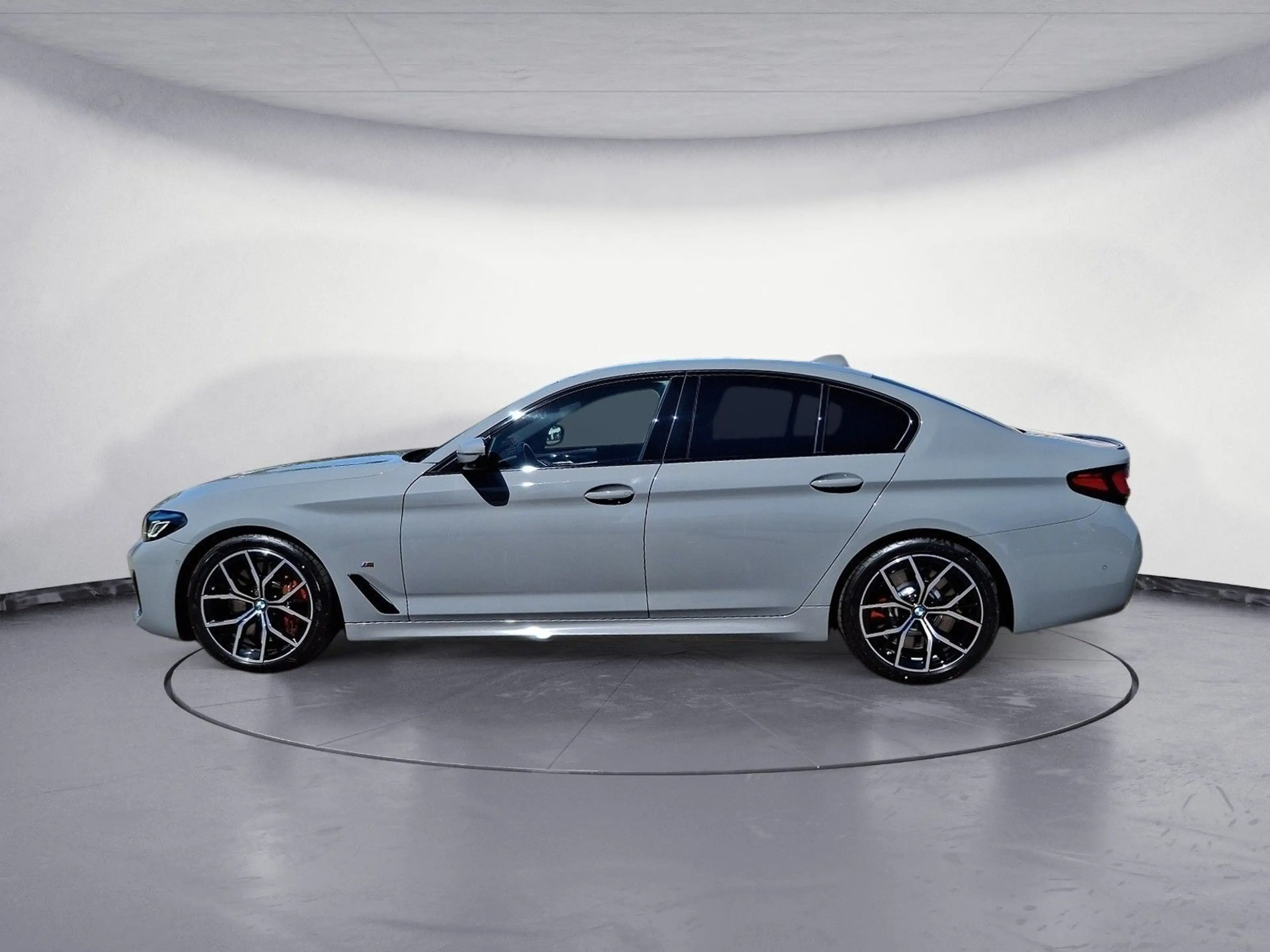 BMW 550 i xDrive Innovationsp. Sport Aut. Klimaaut. — photo 3