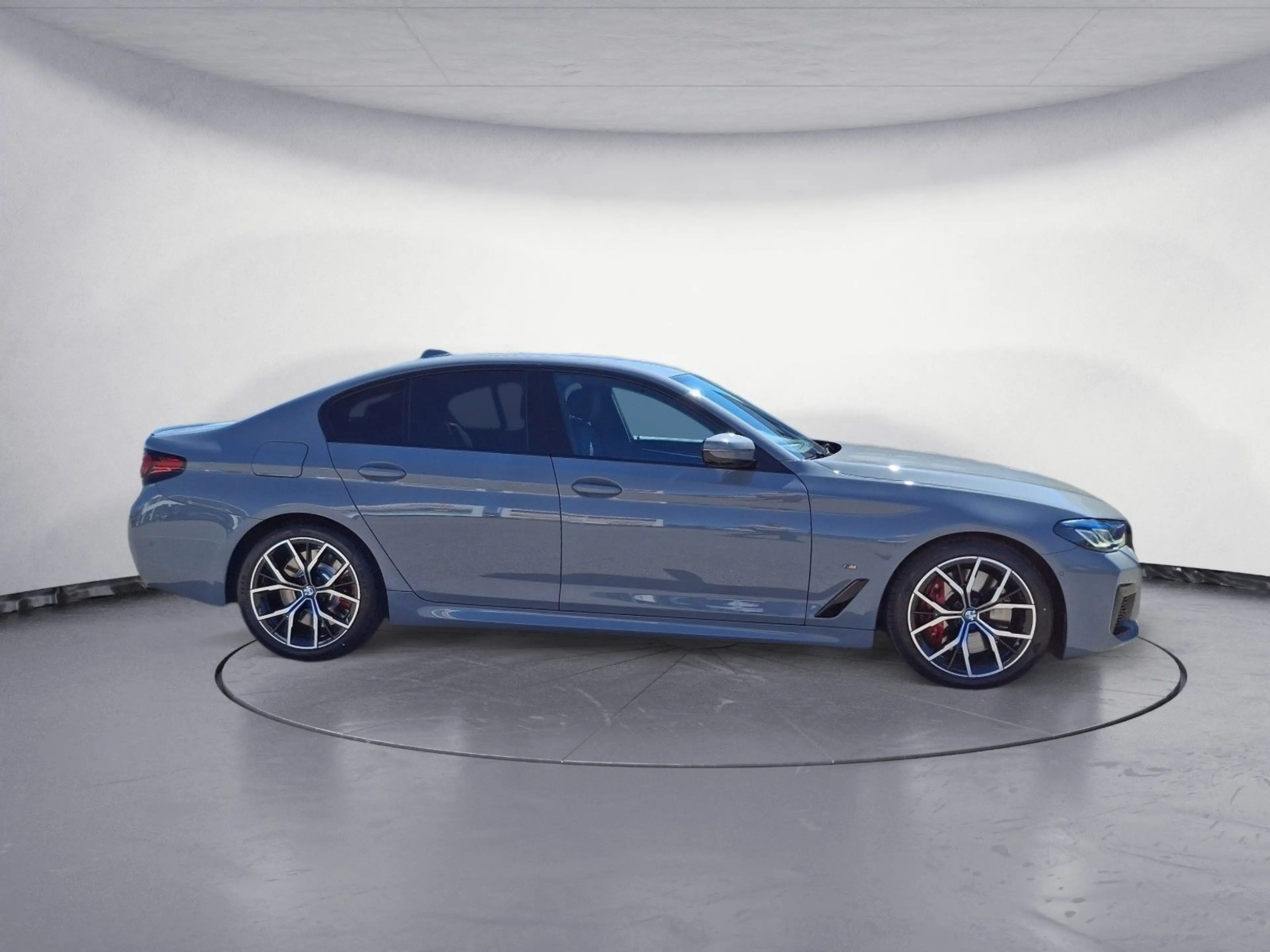 BMW 550 i xDrive Innovationsp. Sport Aut. Klimaaut. — photo 6