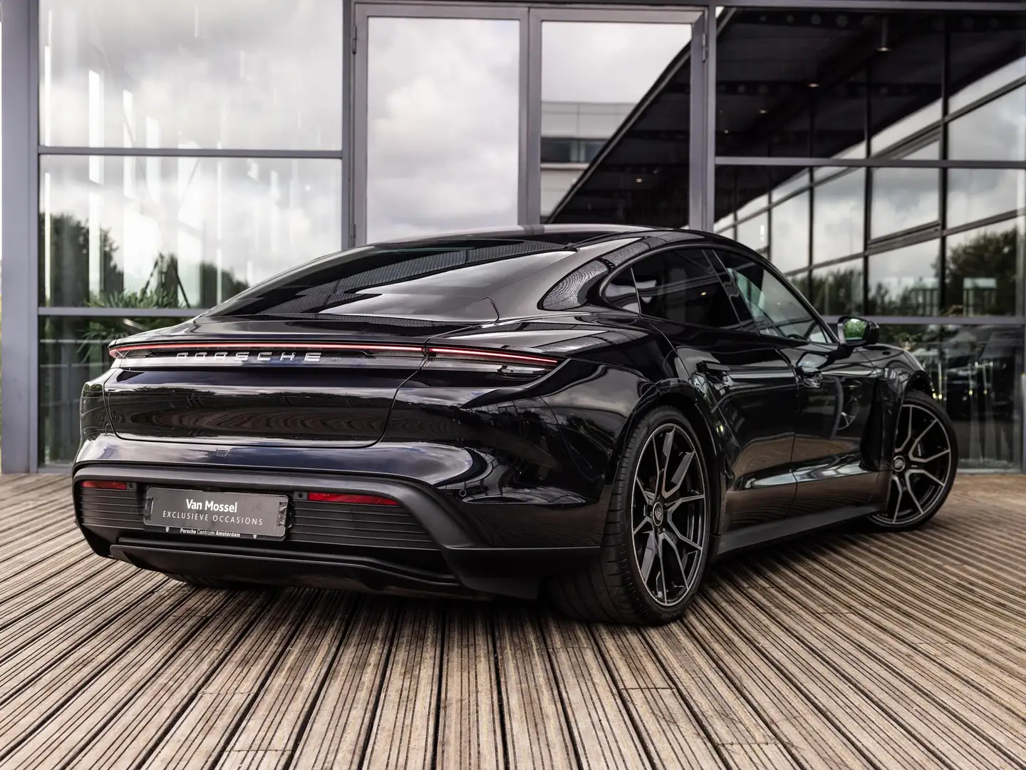 Porsche Taycan Performance 84 kWh | SPORTCHRONO | PORSCHE SPORT S Zwart - 2