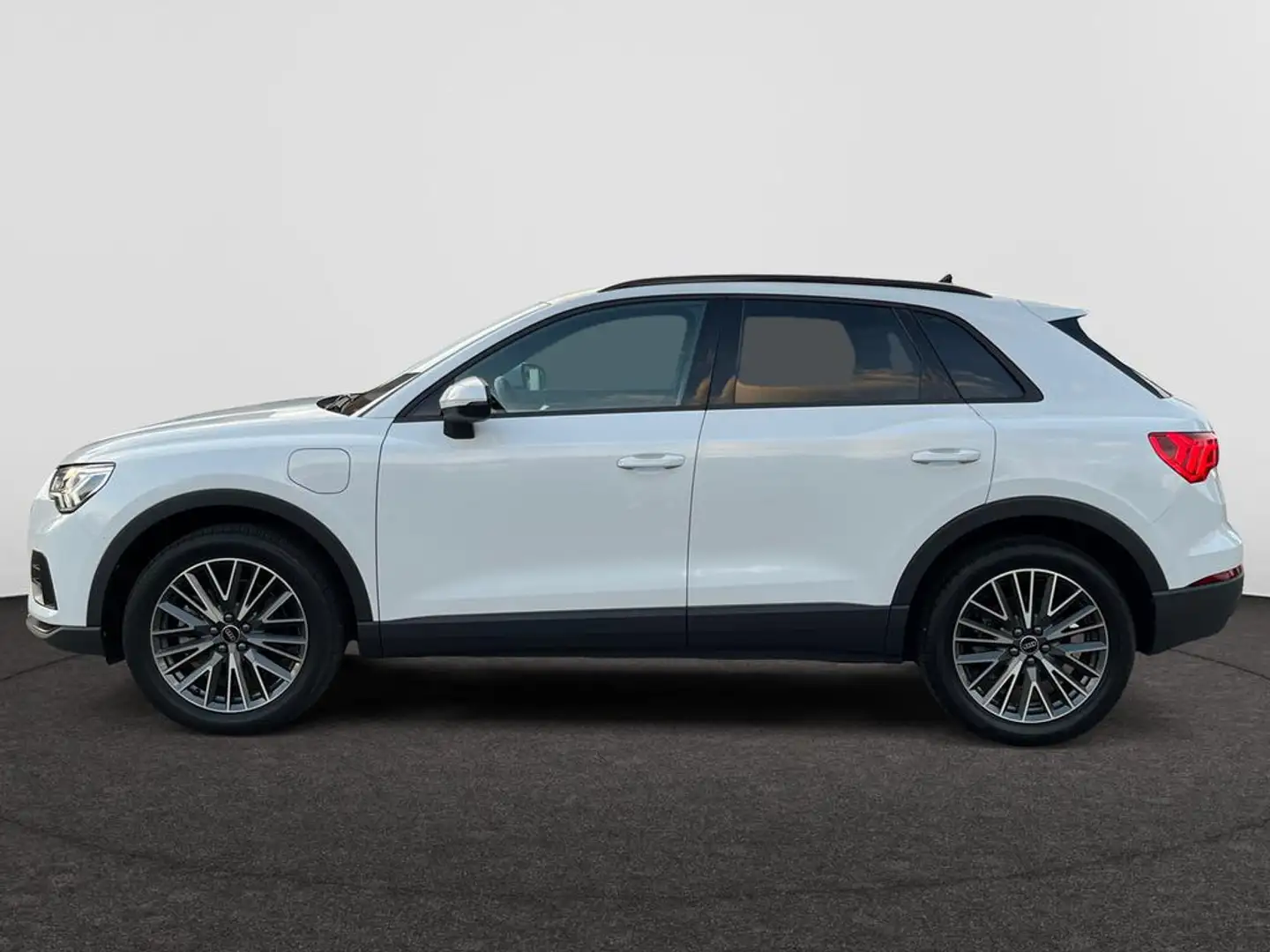 Audi Q3 45 TFSIe PHEV Attraction S tronic|Trekhaak|S Line Wit - 2