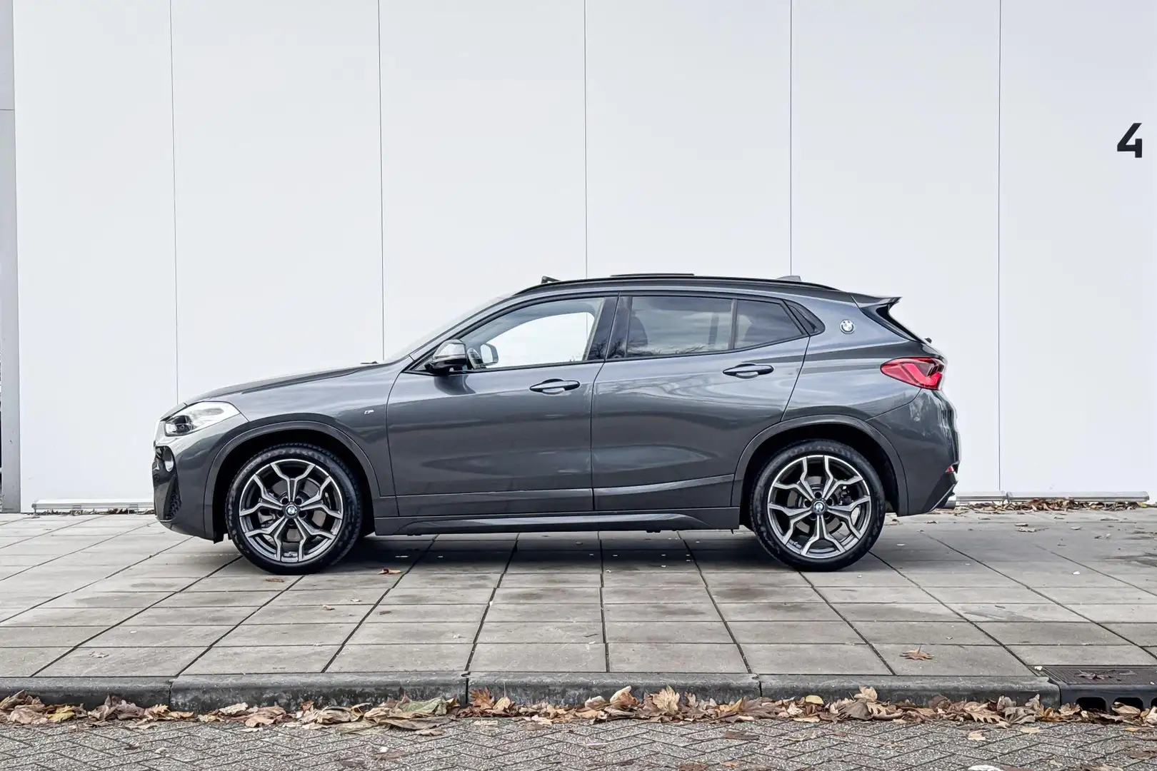 BMW X2 sDrive20i Executive M-Sport, Panoramadak, 19'' lic Grau - 2