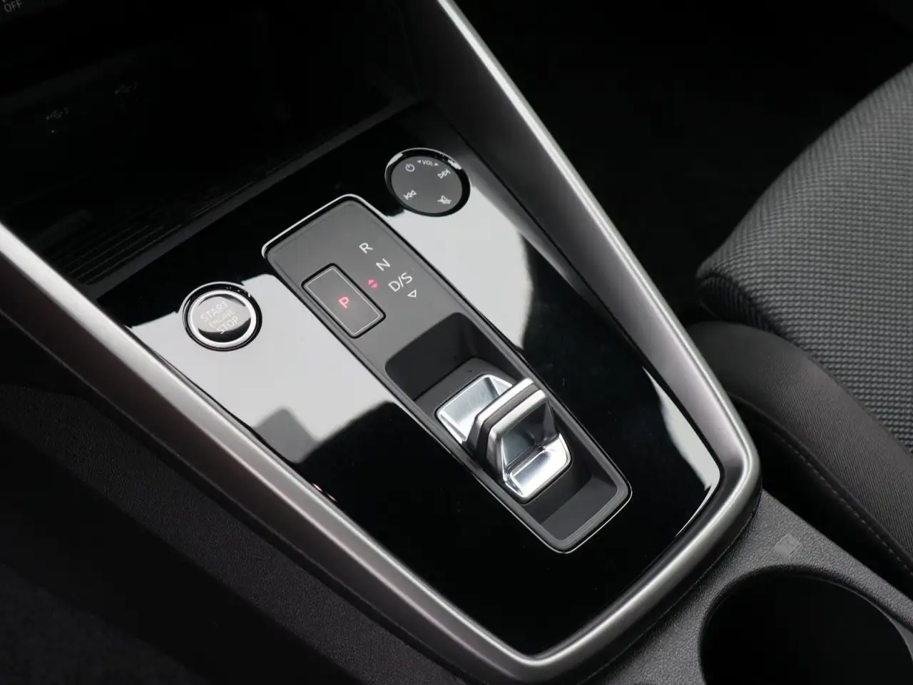 Audi A3 45 TFSI e S-Line Optikpaket Schwarz, миниатюра 12