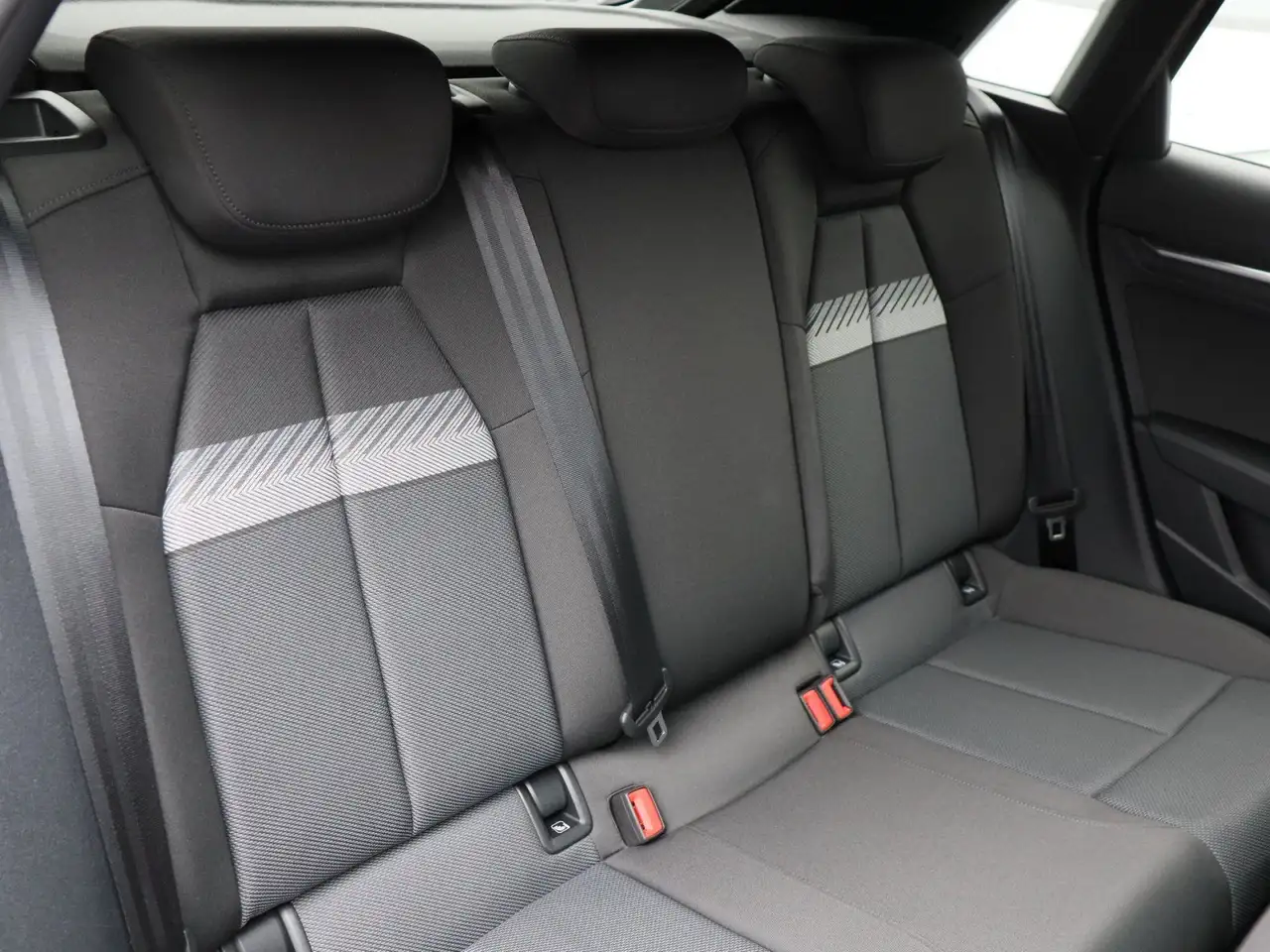 Audi A3 45 TFSI e S-Line Optikpaket Schwarz, миниатюра 4