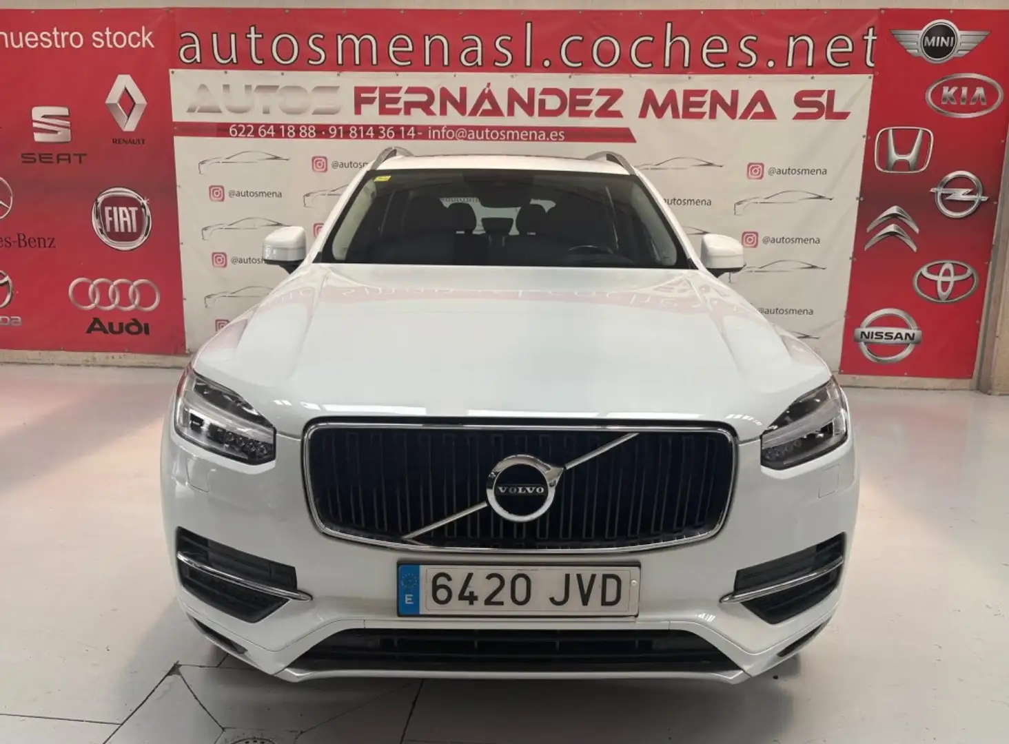 Volvo XC90 D5 Momentum 7pl. AWD 235 Aut. Wit - 2