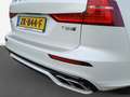 Volvo V60 2.0 T8 AWD R-Design /Pano/Leder/Trekh/Bower&Wilkin Weiß - thumbnail 17