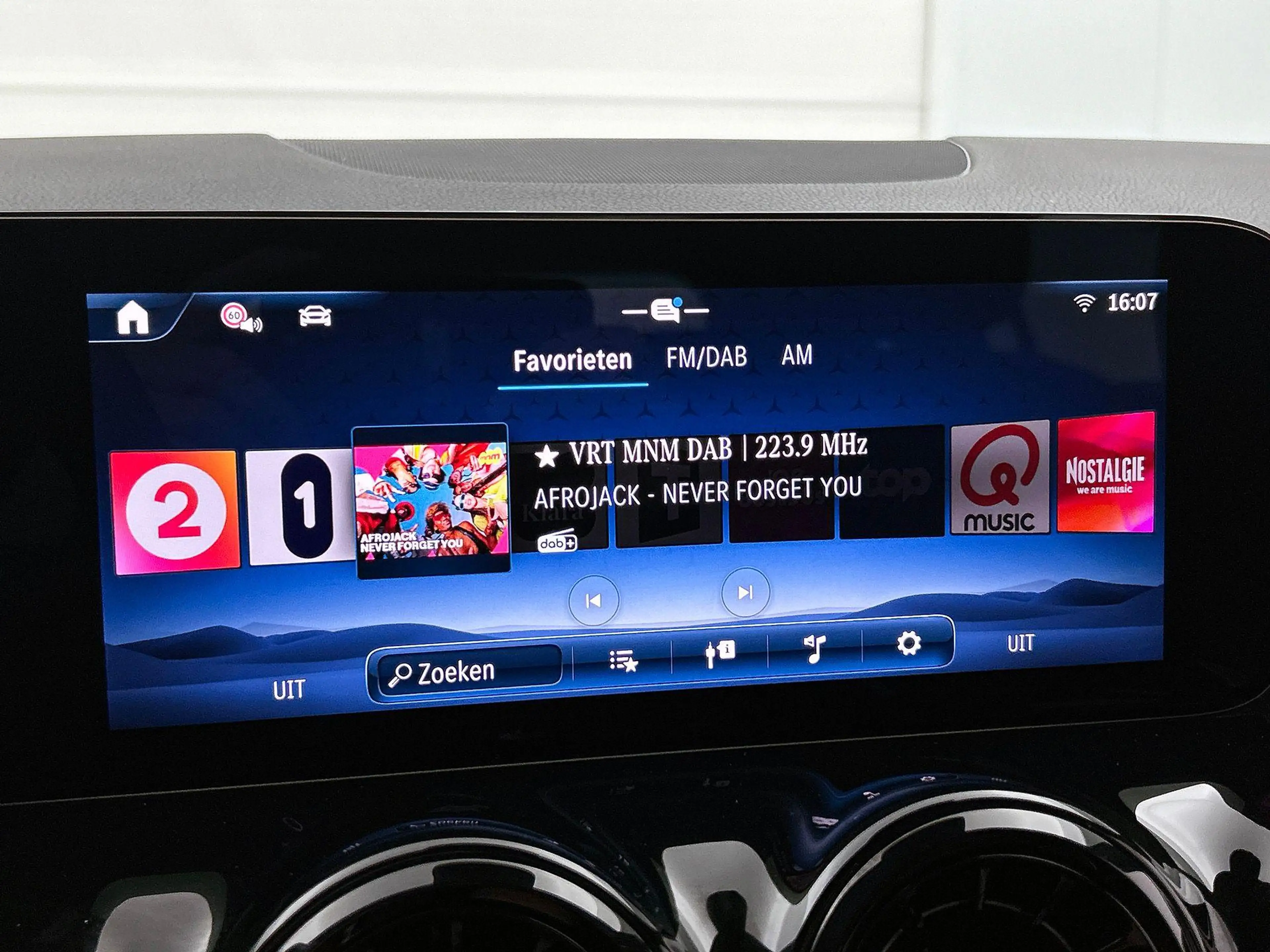 Mercedes-Benz GLA 180 Business line | Smartphone Integratie | Verwarmde — photo 14