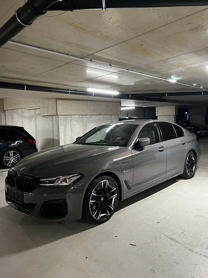 BMW 545 545e PHEV xDrive Aut. Grigio - 1