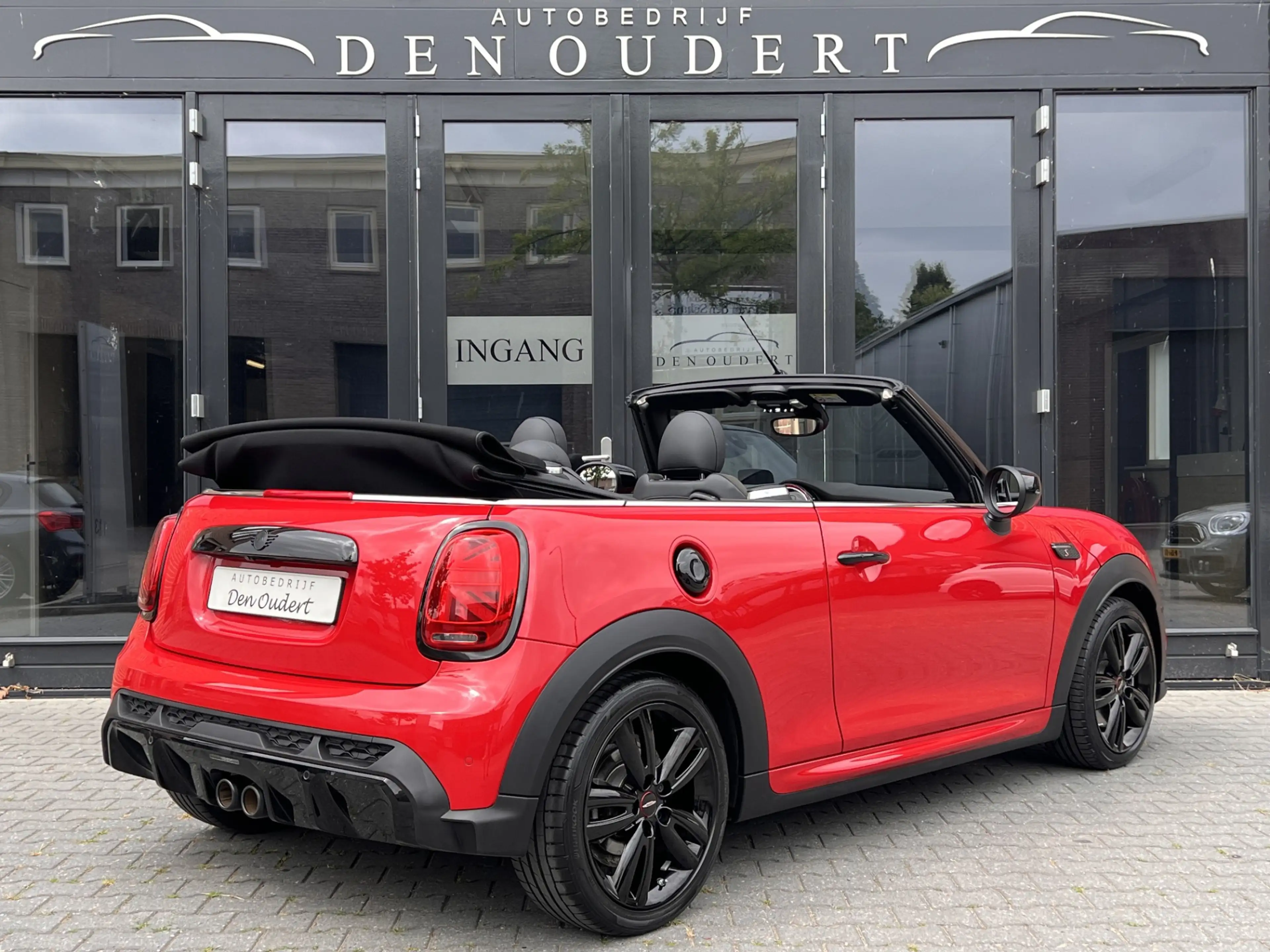 MINI Cooper S Cabrio 2.0 John Cooper Works AUT. JCW / HEAD UP/ HARMAN V — photo 2
