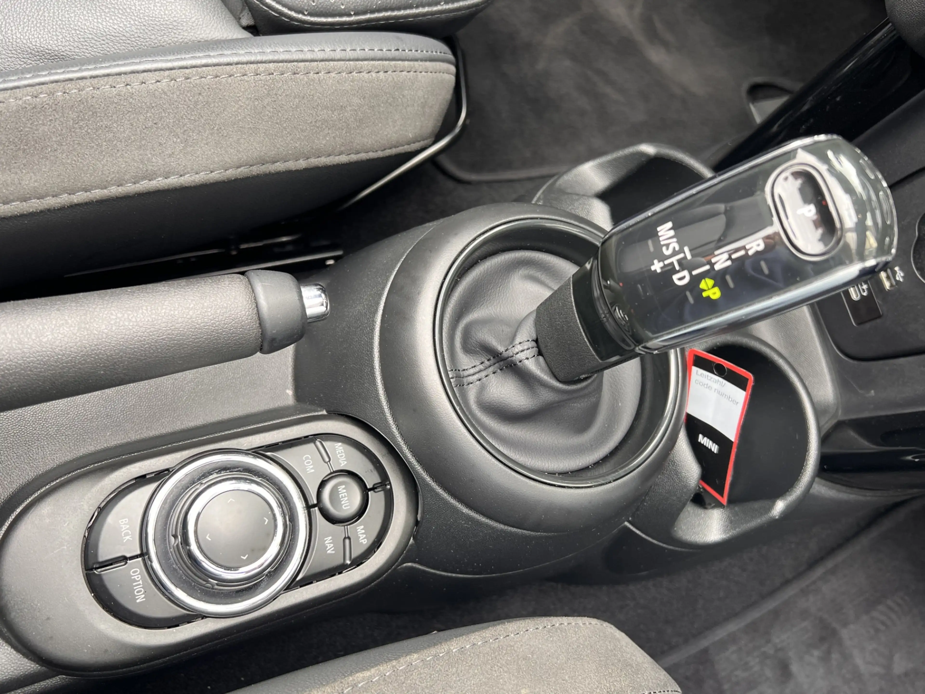 MINI Cooper S Cabrio 2.0 John Cooper Works AUT. JCW / HEAD UP/ HARMAN V — photo 16