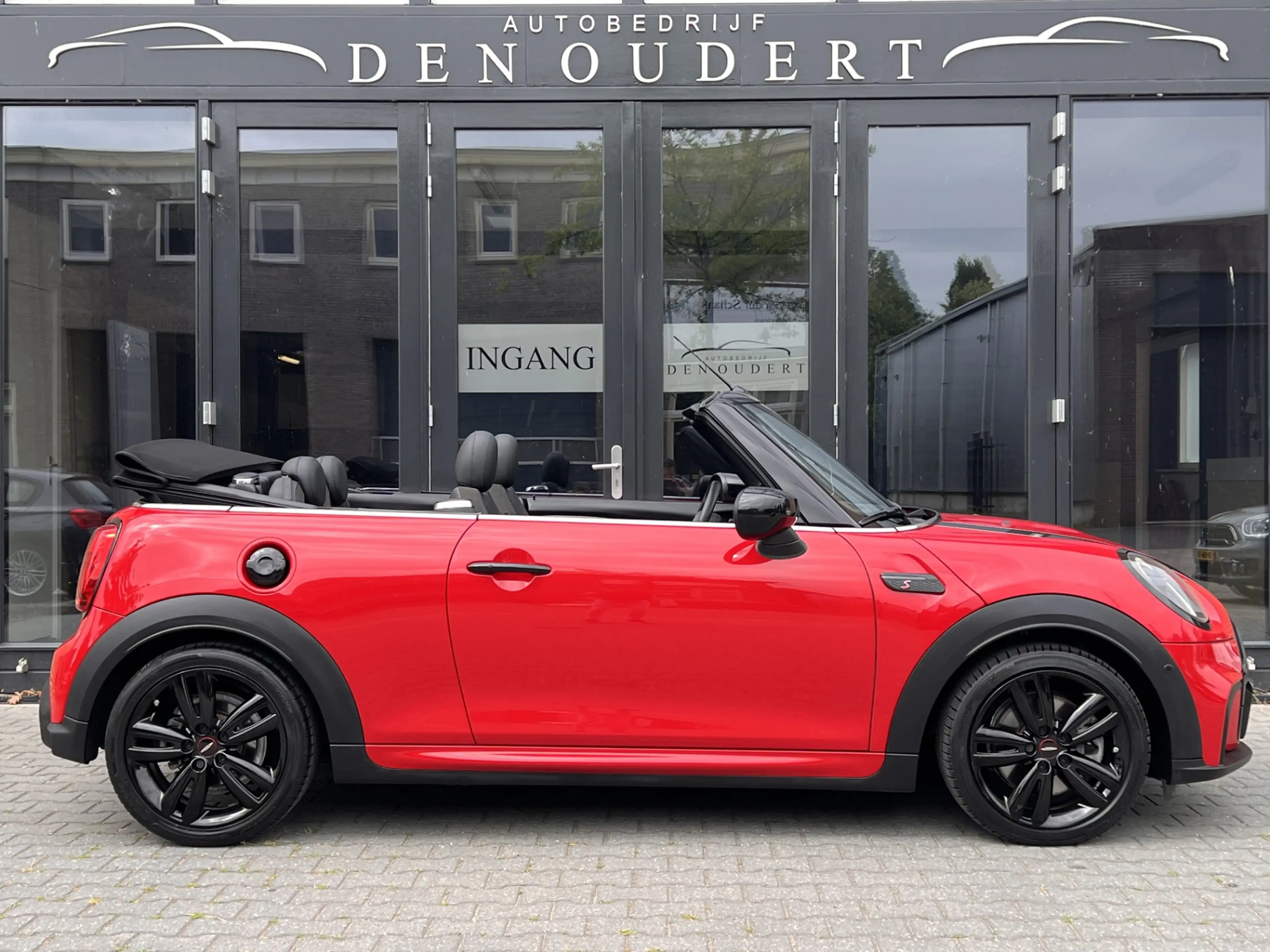 MINI Cooper S Cabrio 2.0 John Cooper Works AUT. JCW / HEAD UP/ HARMAN V — photo 3