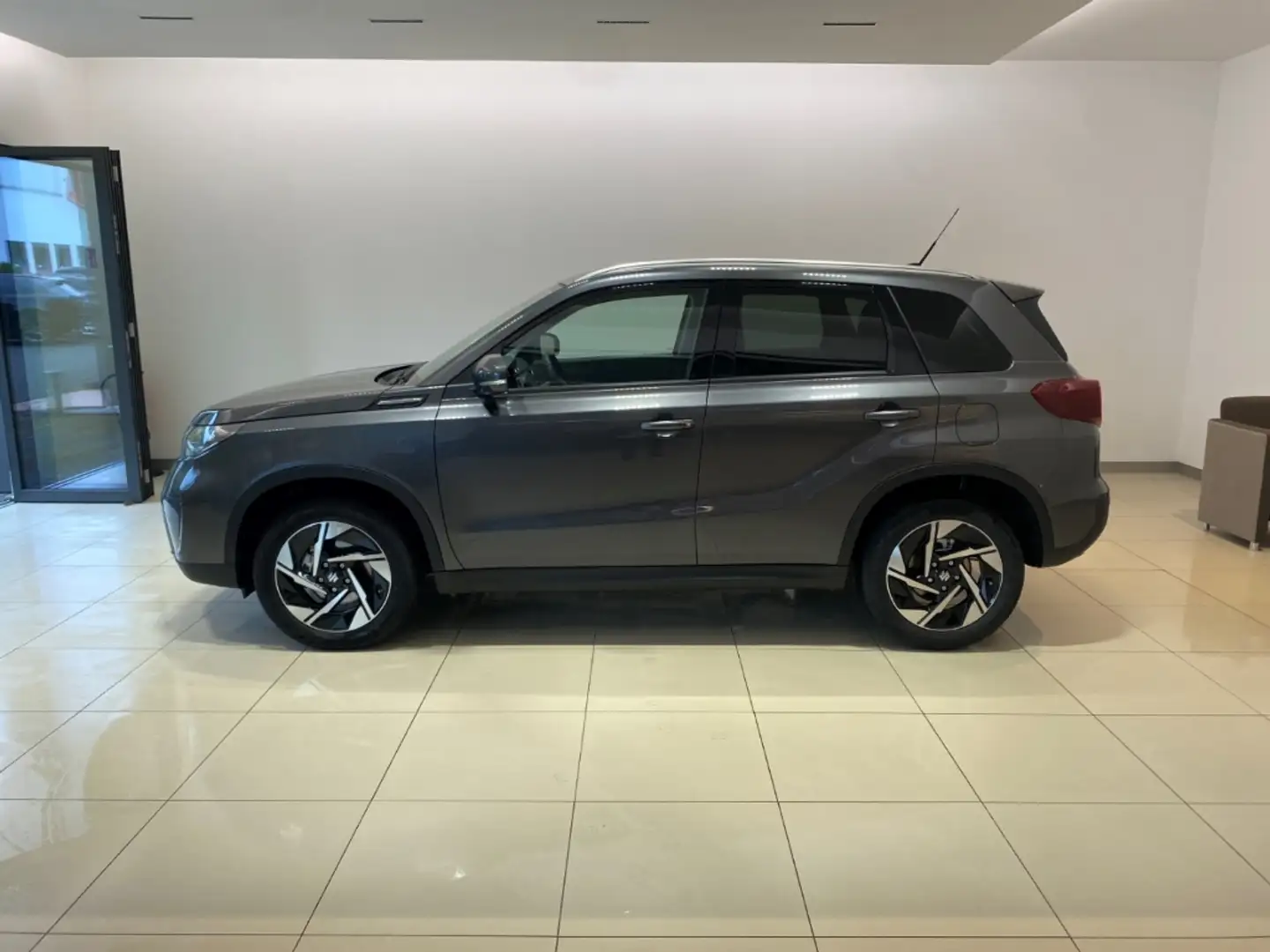 Suzuki Vitara 1.4 HYBRID ALLGRIP AT Comfort+ NAVI PANO Grau - 2