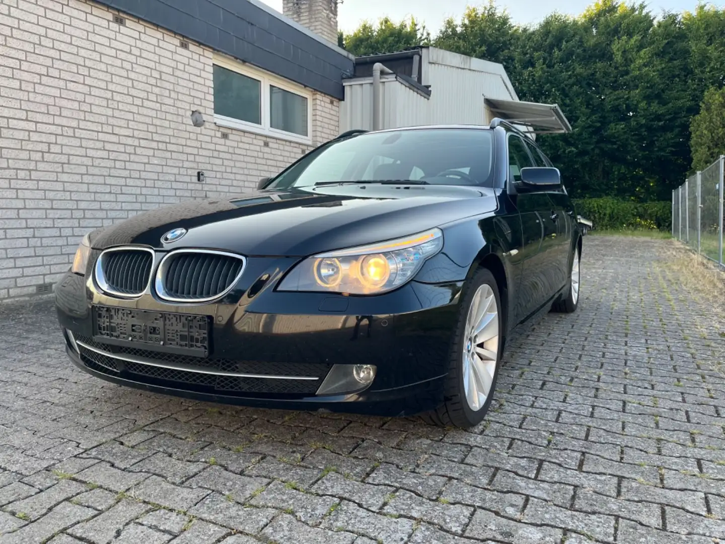 BMW 520 d/ Pano/Automatik/Navi/Leder Schwarz - 1