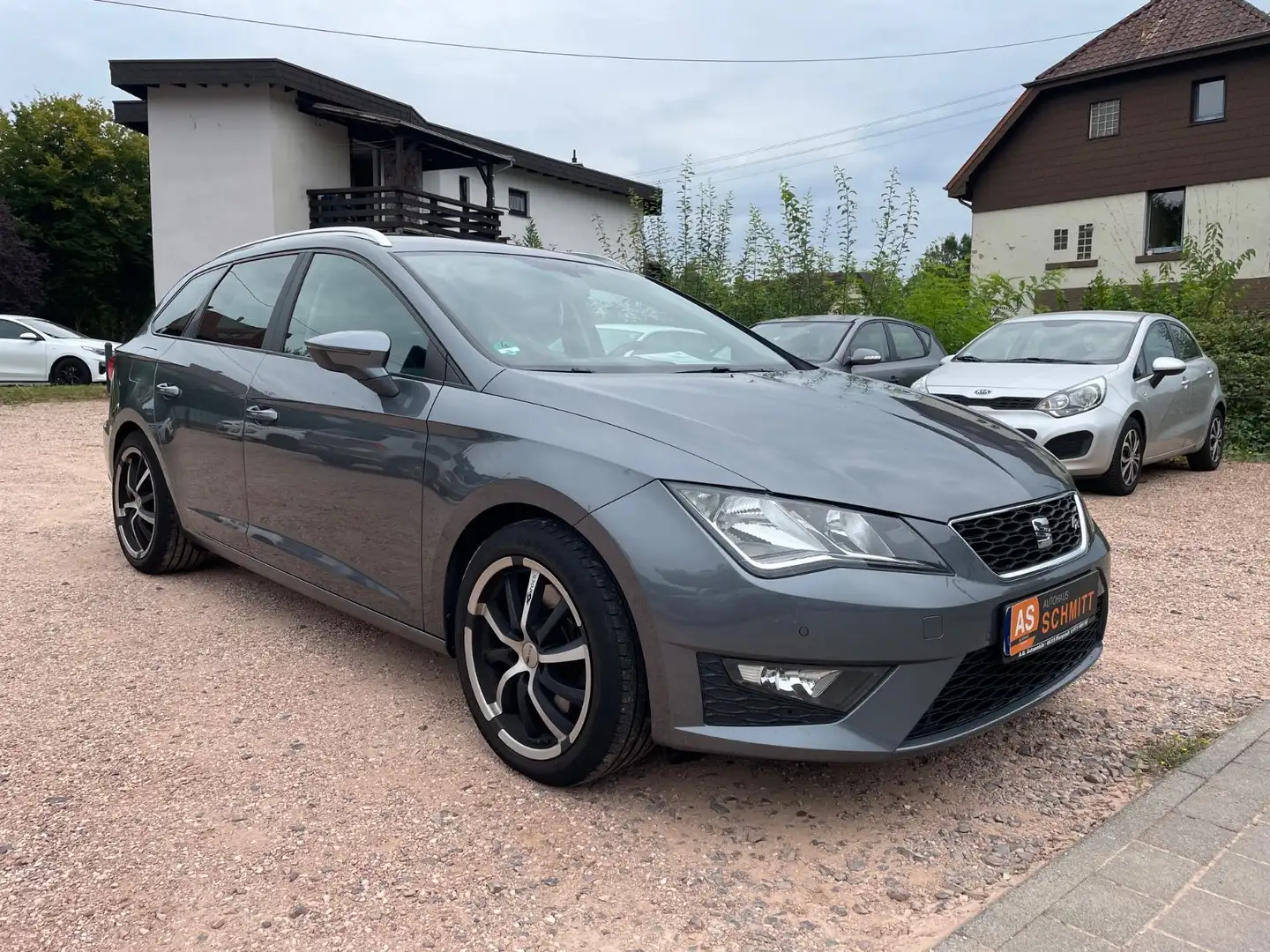 SEAT Leon ST FR+ 8FACH BEREIFT AUF ALU+TÜV 09/2026 Šedá - 2