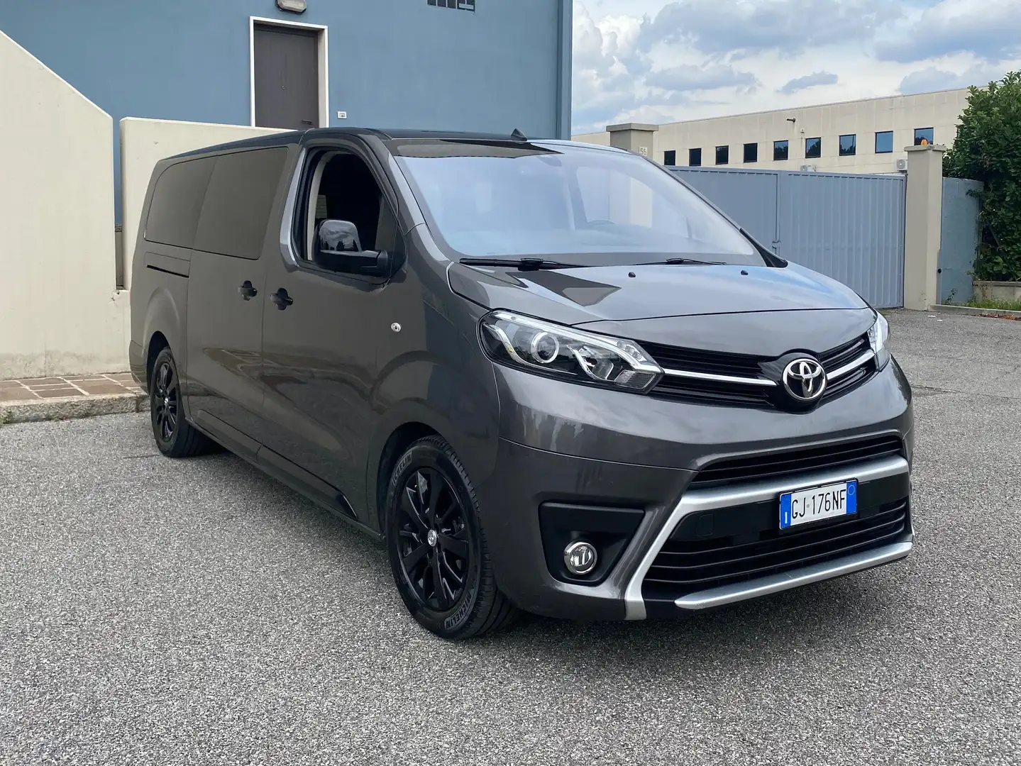 Toyota Proace VERSO 8 POSTI LONG LUXURY 180CV AUTOMATICO Šedá - 2