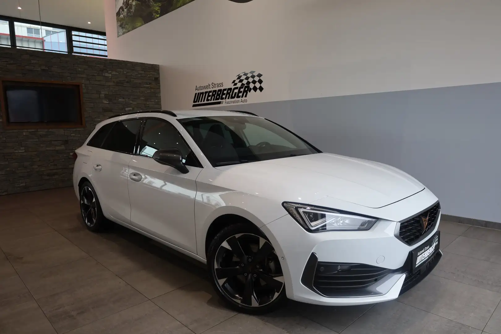 CUPRA Leon Sportstourer 1,4 e-Hybrid DSG Weiß - 1