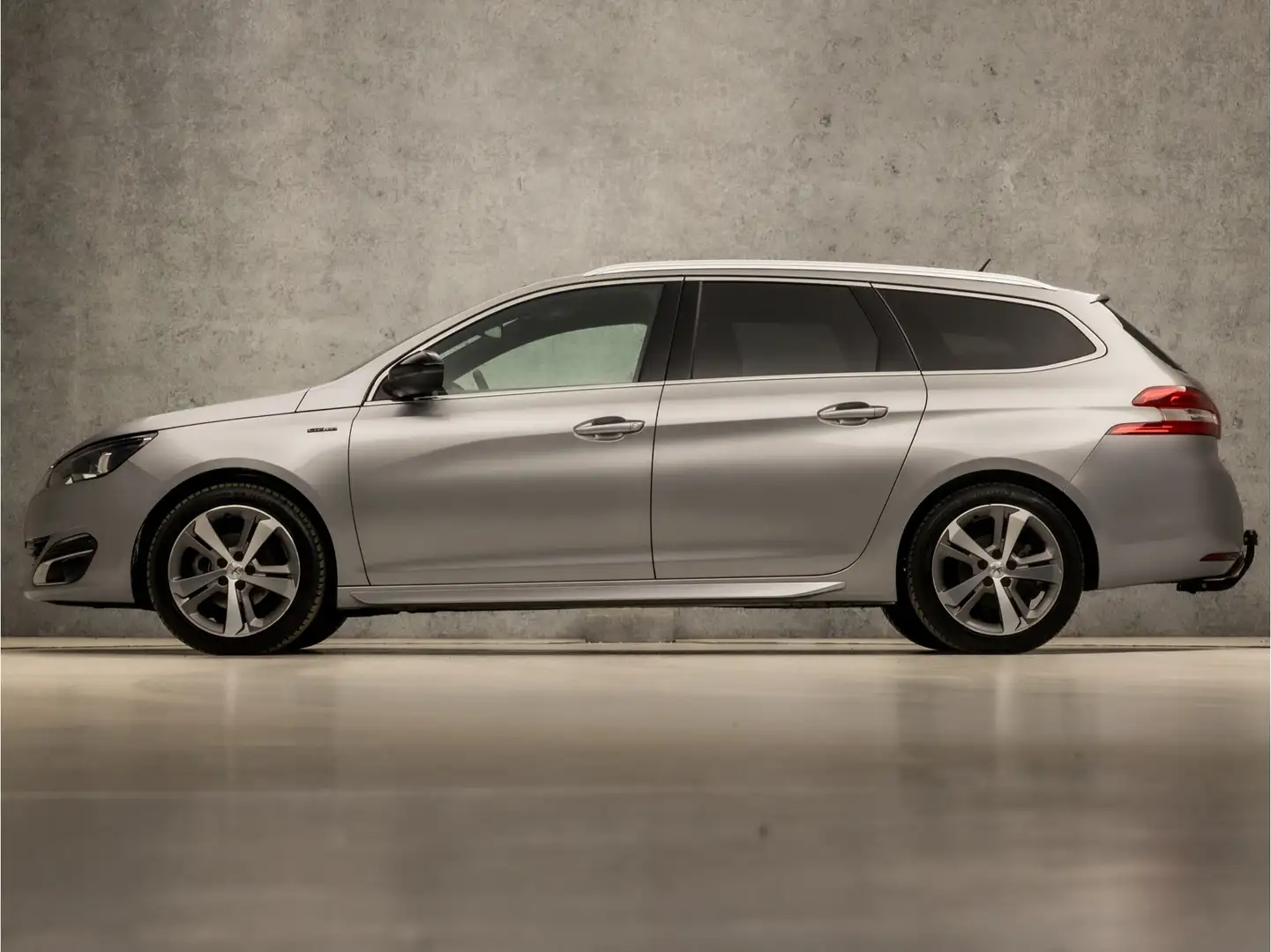 Peugeot 308 SW 1.2 PureTech GT-line (PANORAMADAK, LOGISCH NAP, Grau - 2