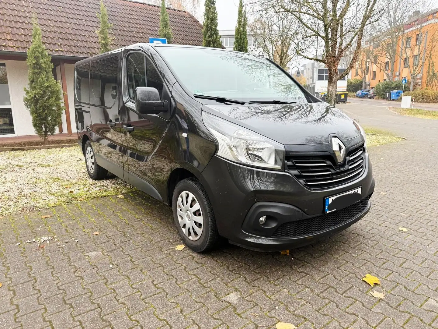 Renault Trafic Combi L1H1 2,7t  8 Sitzer Schwarz - 2