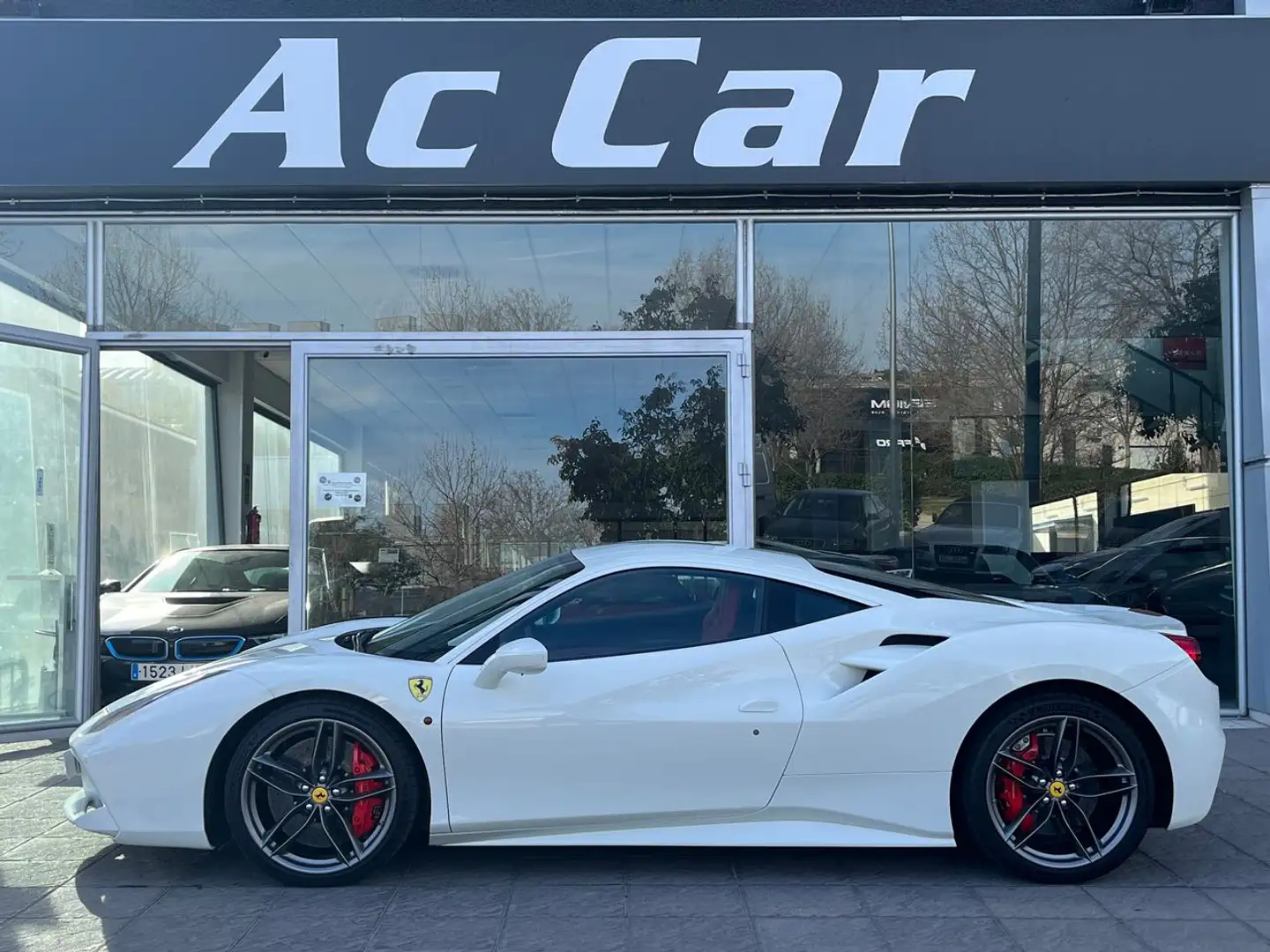 Ferrari 488 GTB Blanc - 1