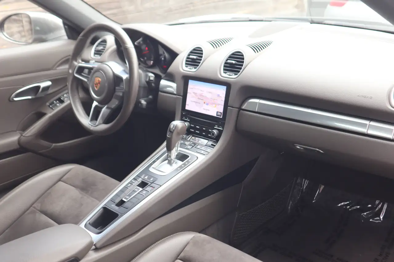 Porsche Boxster Boxster 718 Boxster — photo 24 sur 30