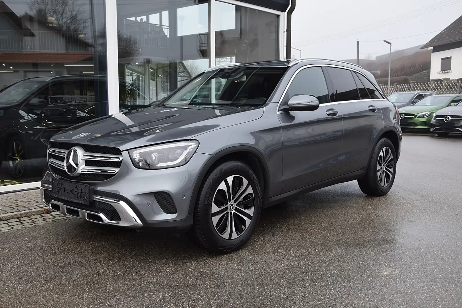 Mercedes-Benz GLC 200 d 4MATIC Aut.*AHK*Kamera* Grau - 2
