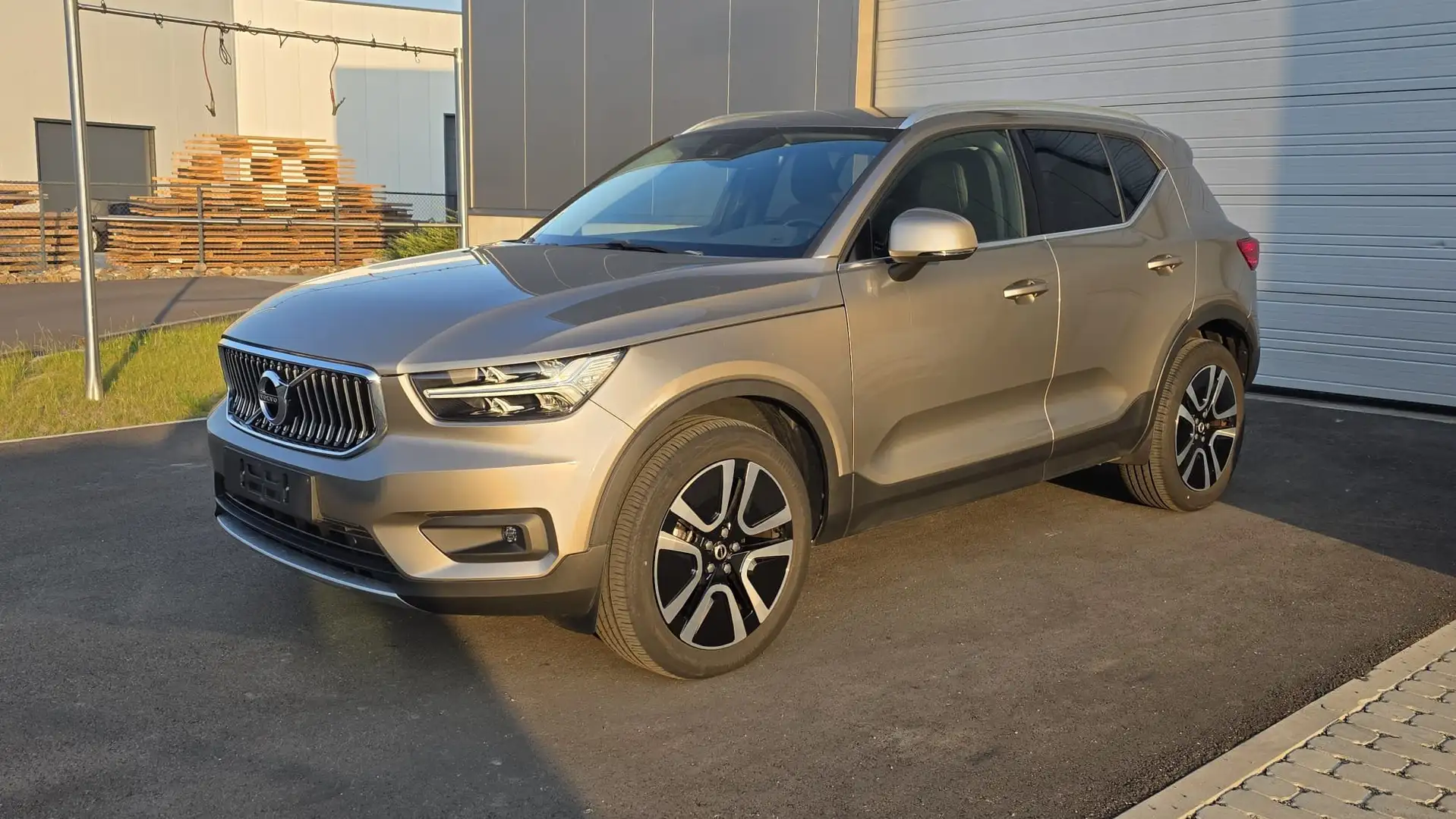 Volvo XC40 1.5 T2 Inscription Geartronic Grigio - 1