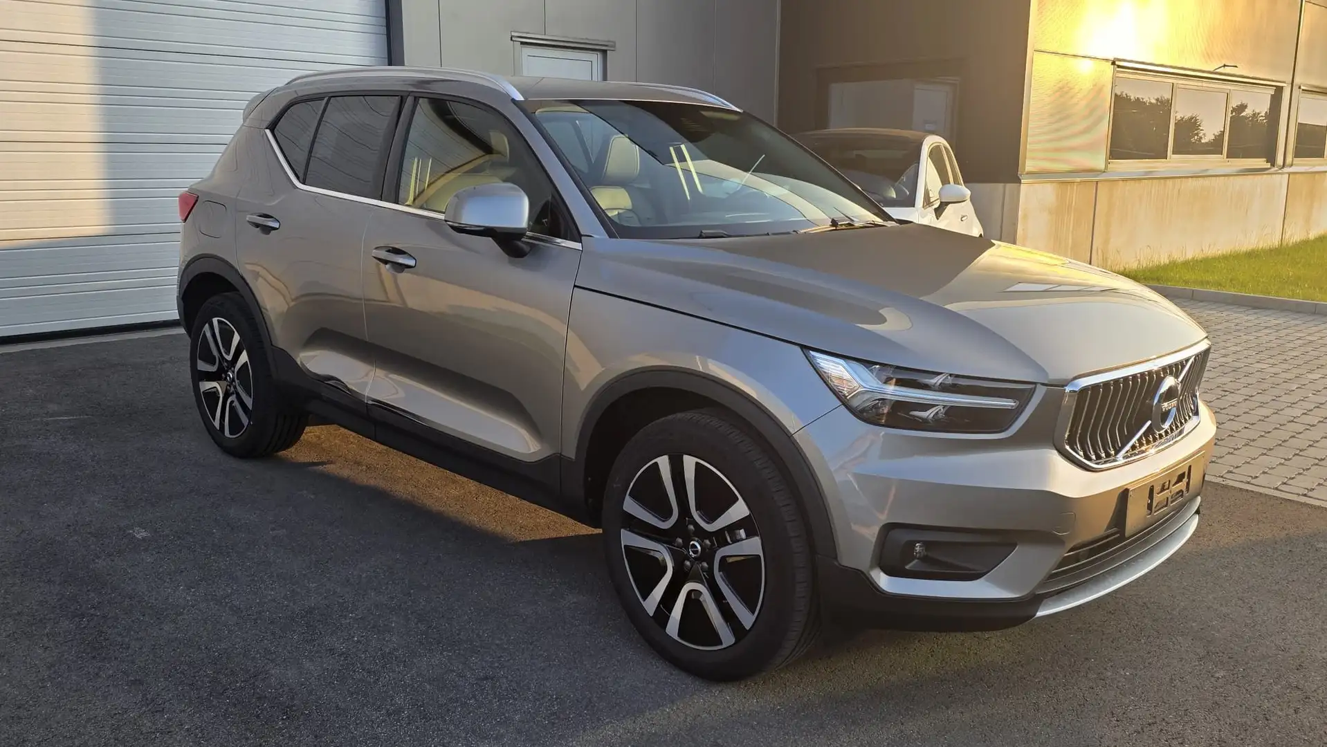 Volvo XC40 1.5 T2 Inscription Geartronic Grigio - 2