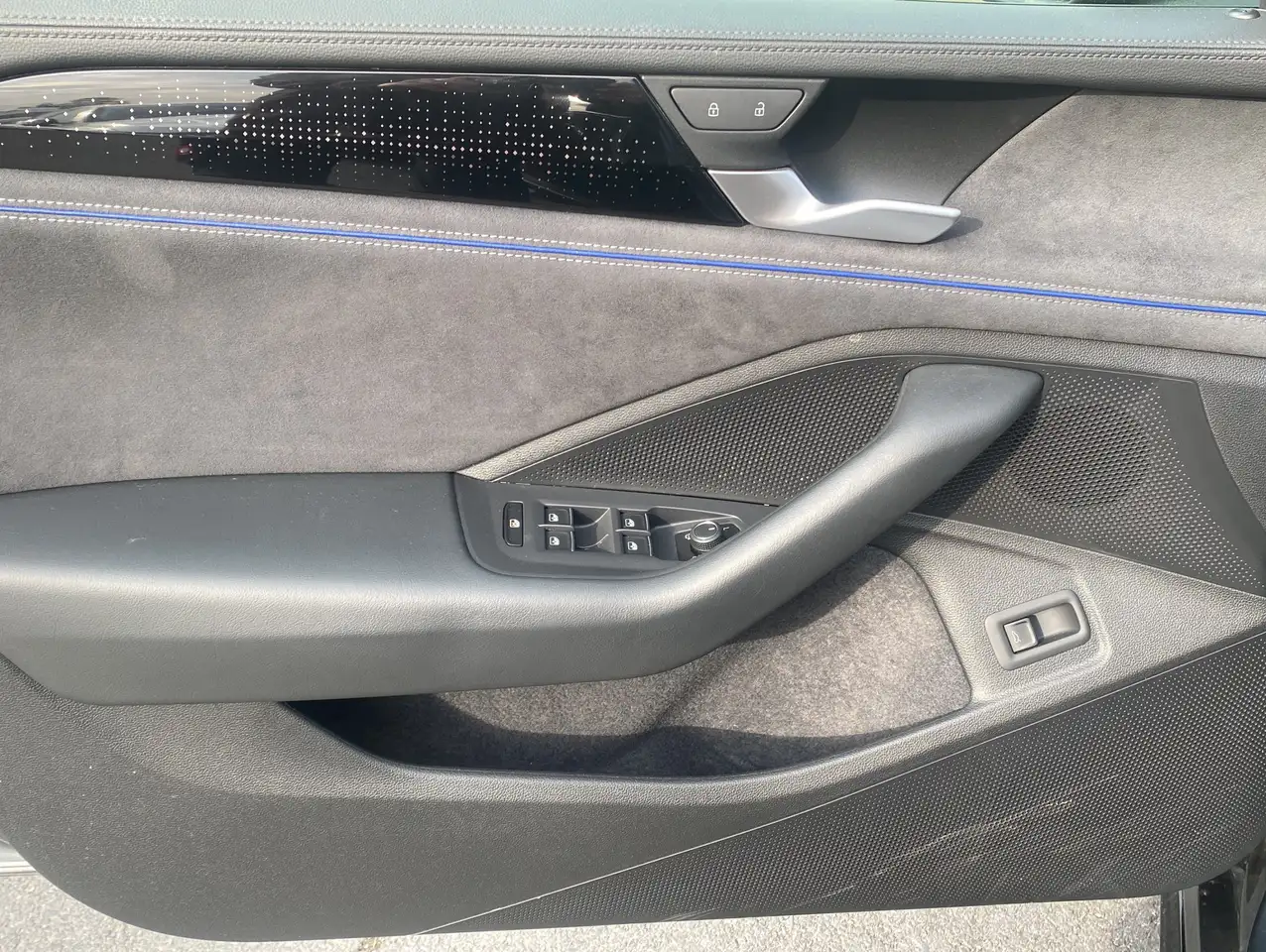 Volkswagen Passat Variant 2.0 TDI DSG R Line*KeyGo*IQ Light 7