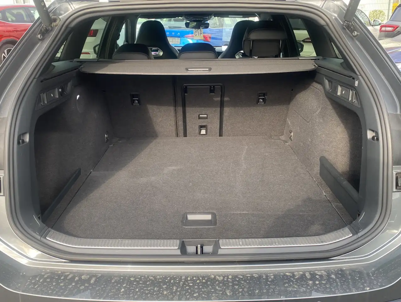 Volkswagen Passat Variant 2.0 TDI DSG R Line*KeyGo*IQ Light 11