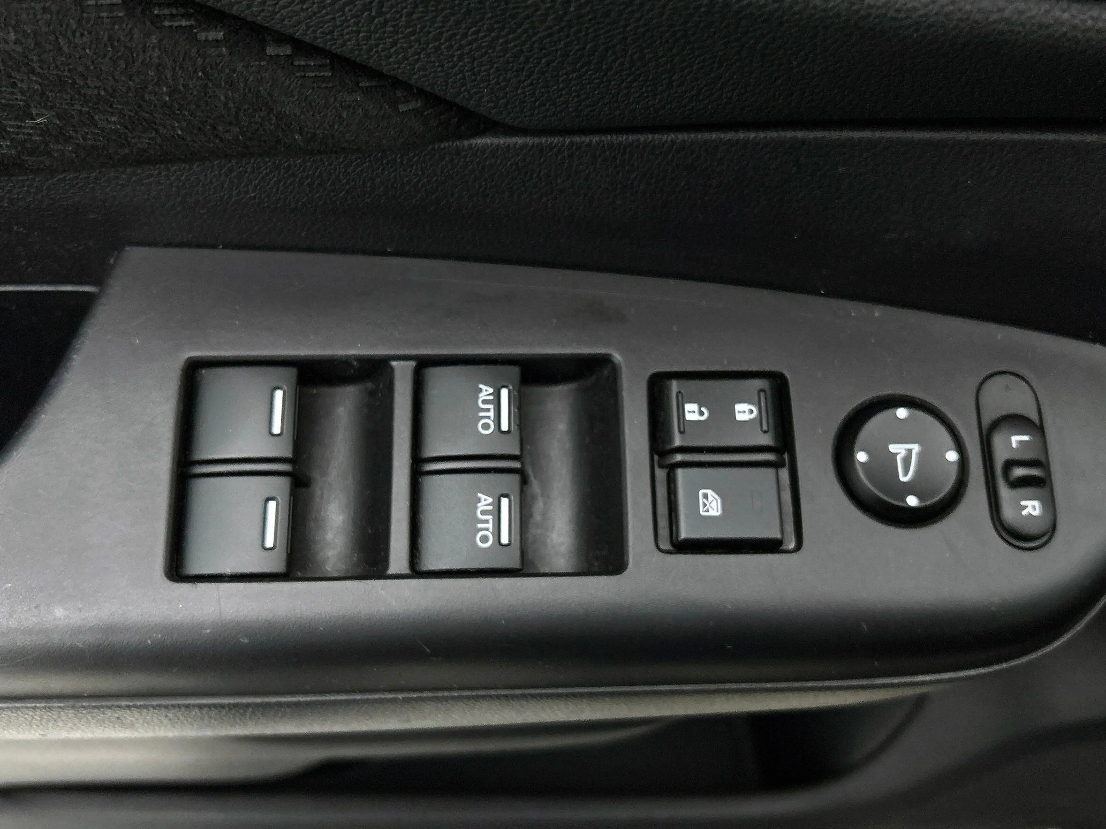 Honda CR-V 2.0 S | Cruise control | Stoelverwarming | Navigat — photo 31