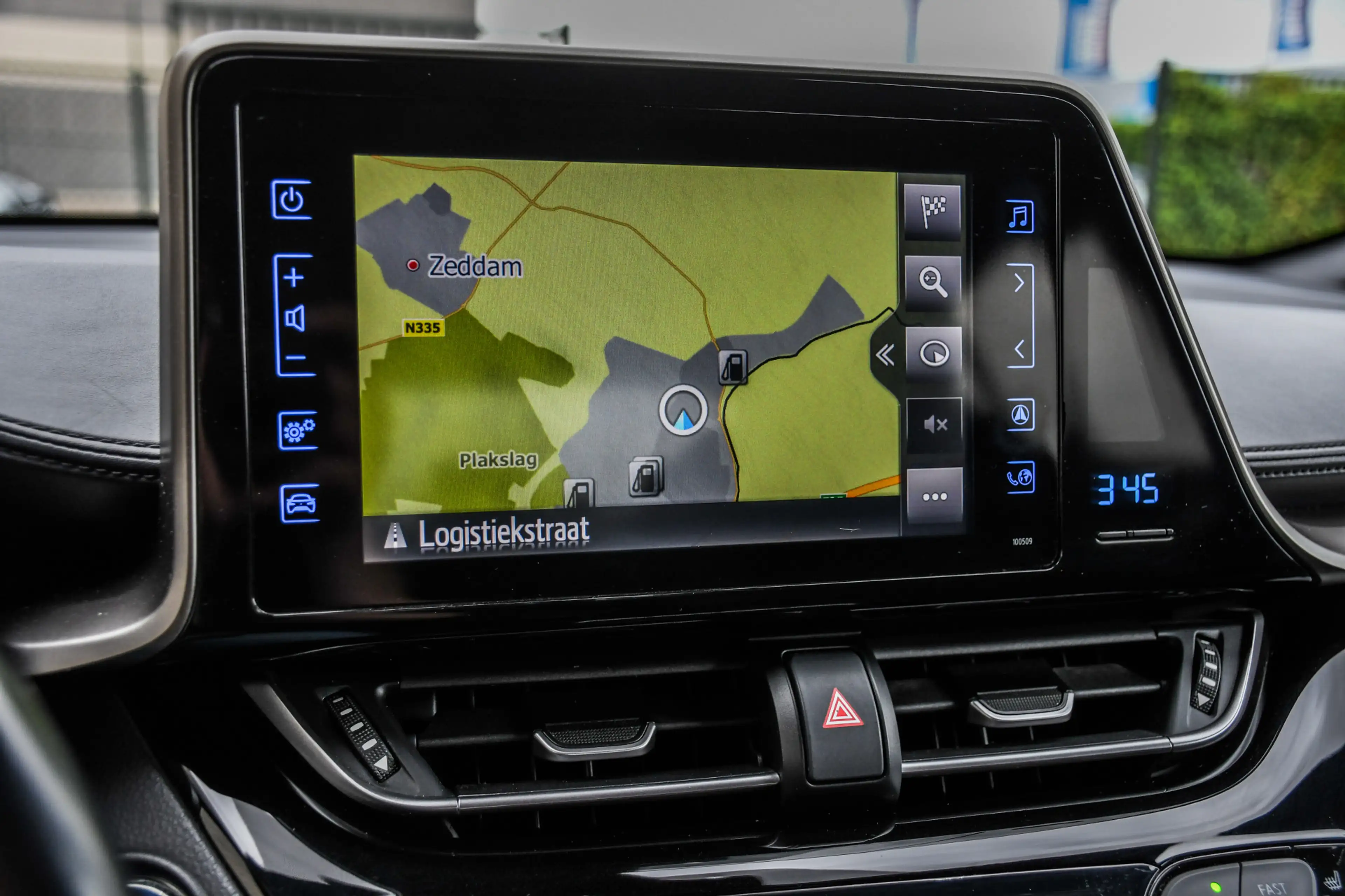 Toyota C-HR 1.8 Hybrid Dynamic — photo 14
