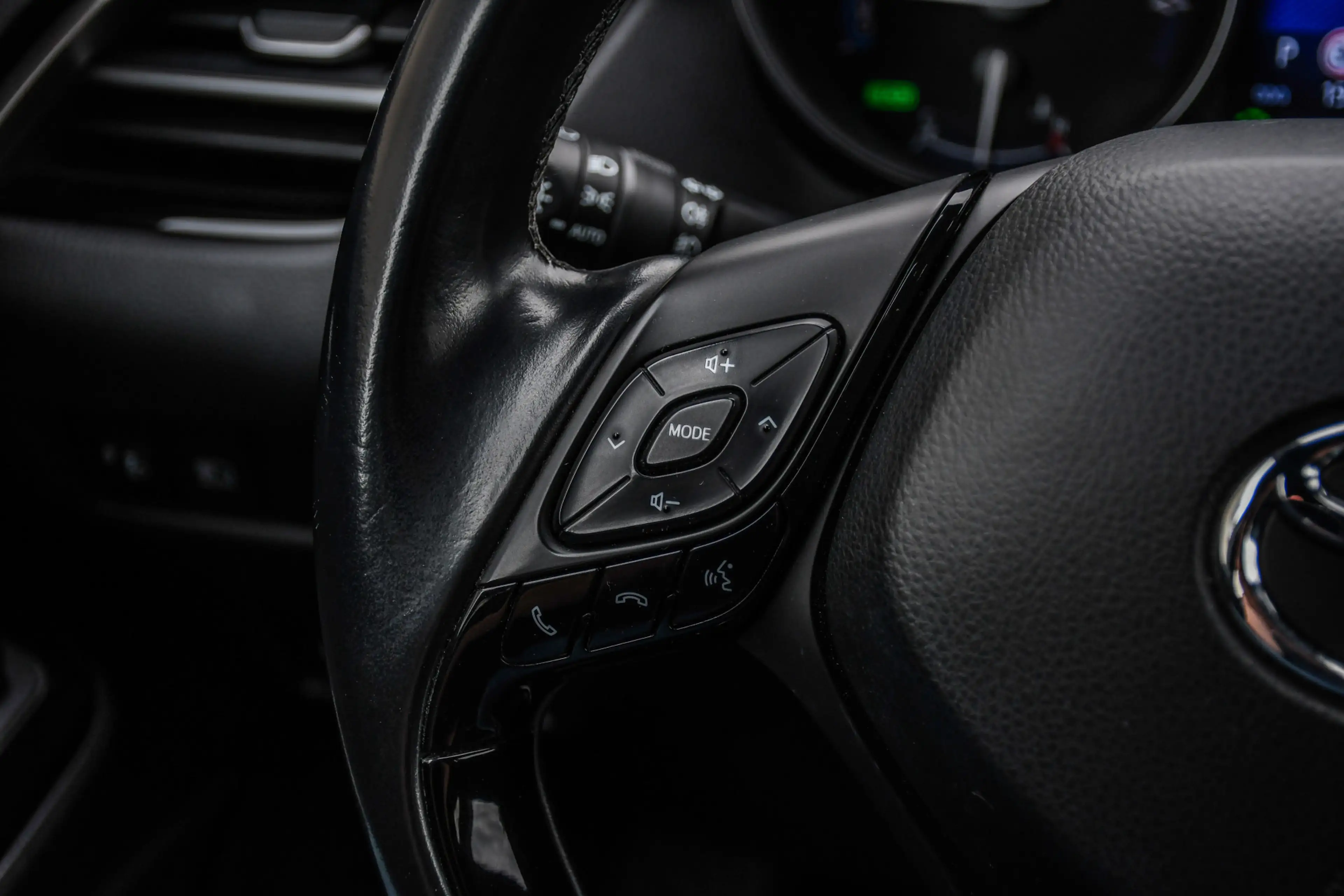 Toyota C-HR 1.8 Hybrid Dynamic — photo 10