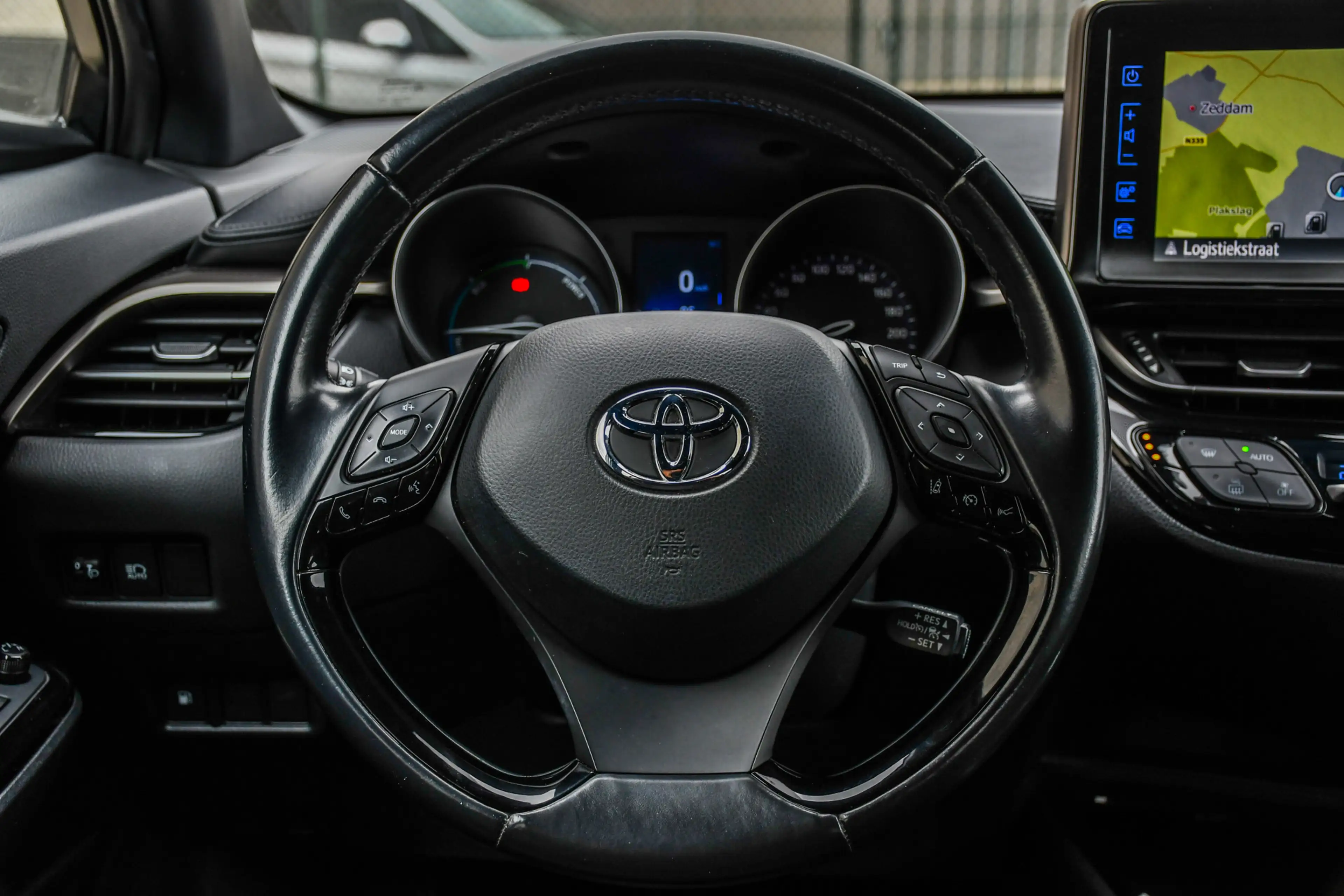 Toyota C-HR 1.8 Hybrid Dynamic — photo 8
