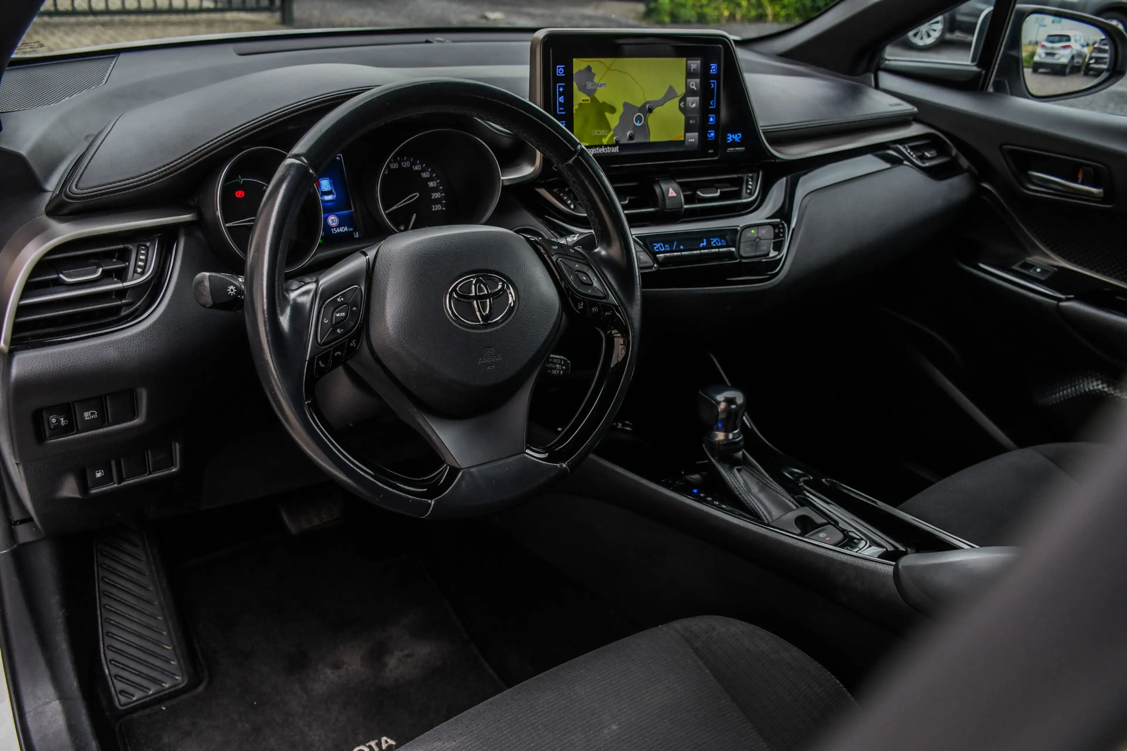 Toyota C-HR 1.8 Hybrid Dynamic — photo 7