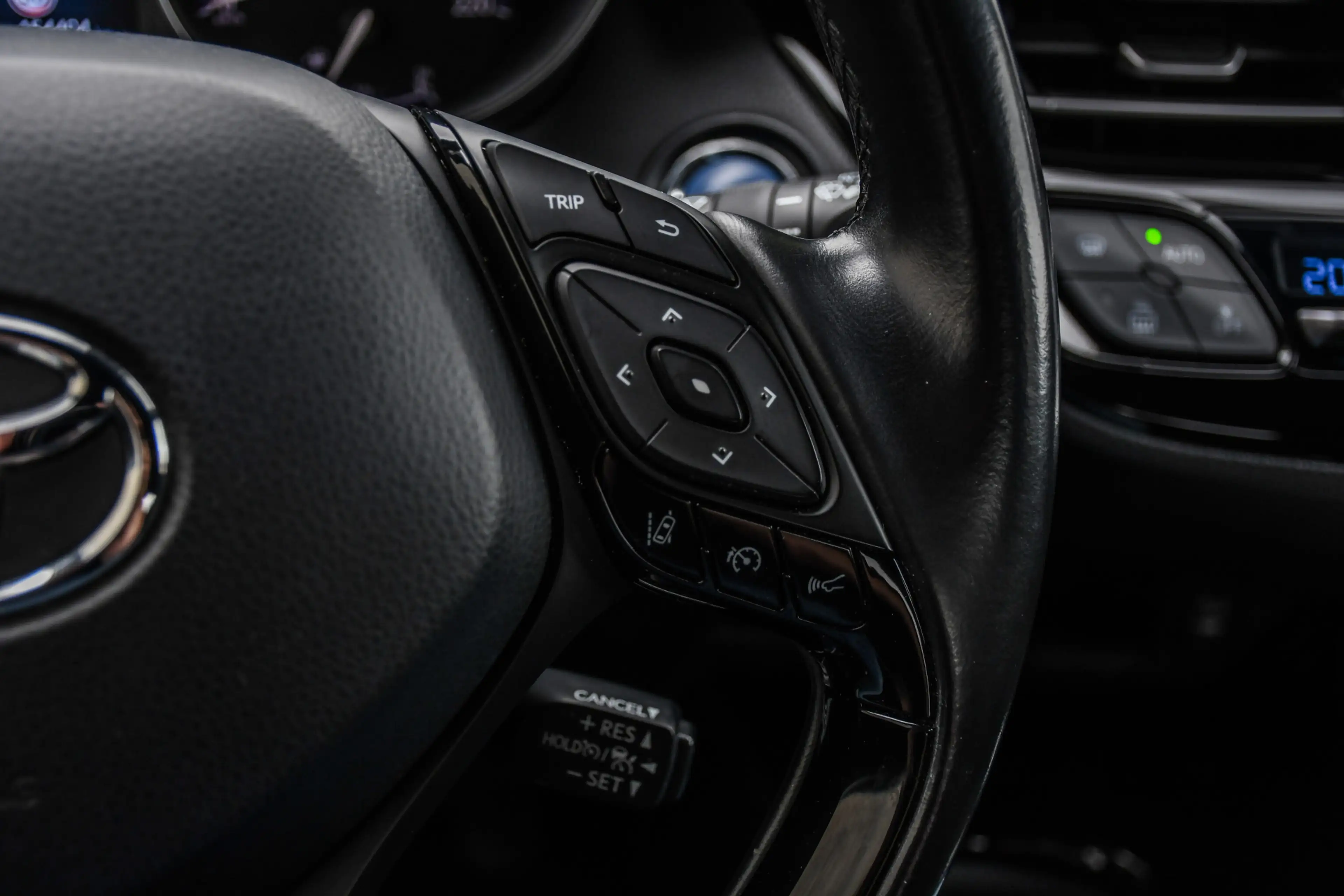 Toyota C-HR 1.8 Hybrid Dynamic — photo 11
