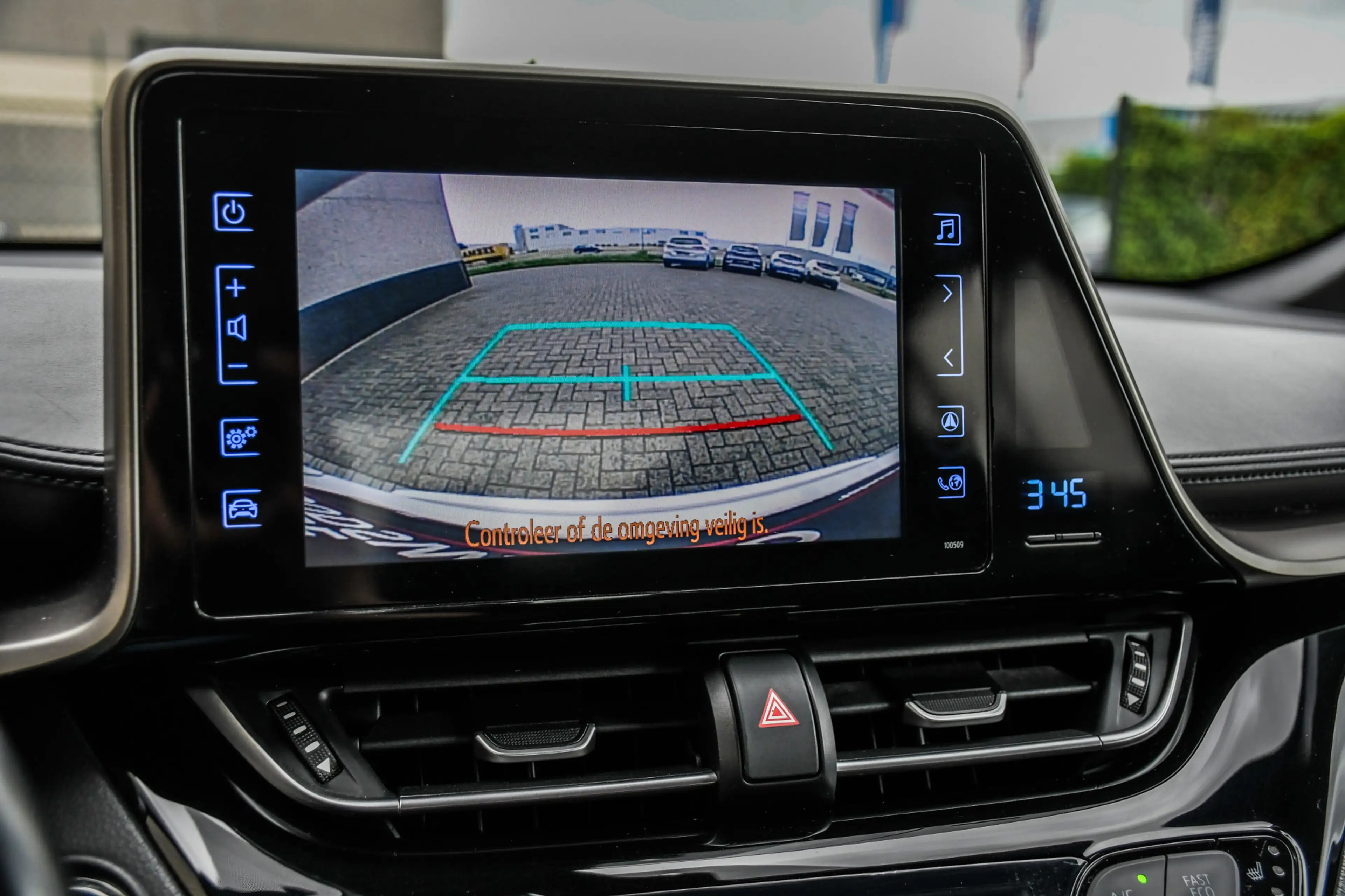 Toyota C-HR 1.8 Hybrid Dynamic — photo 15