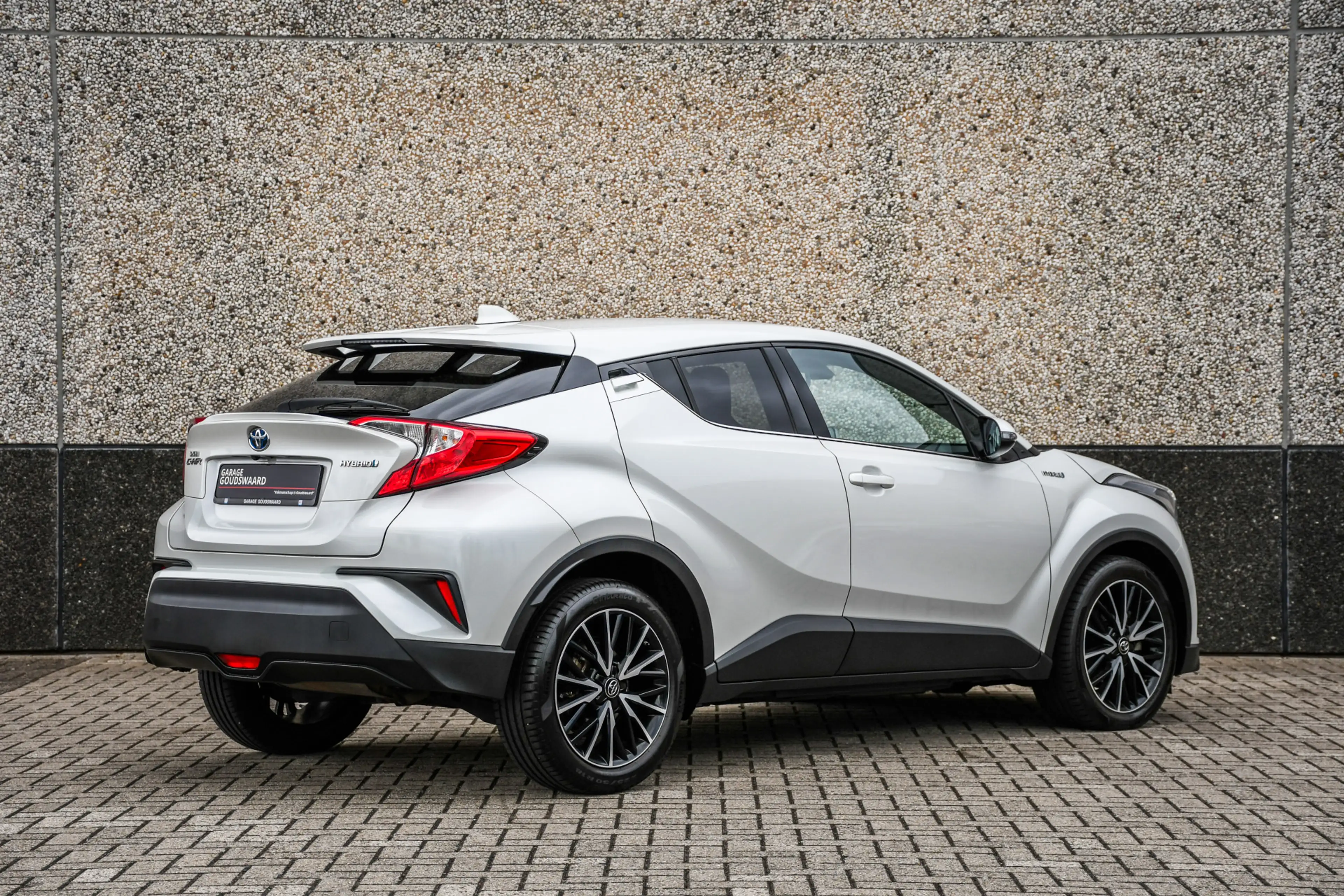 Toyota C-HR 1.8 Hybrid Dynamic — photo 4