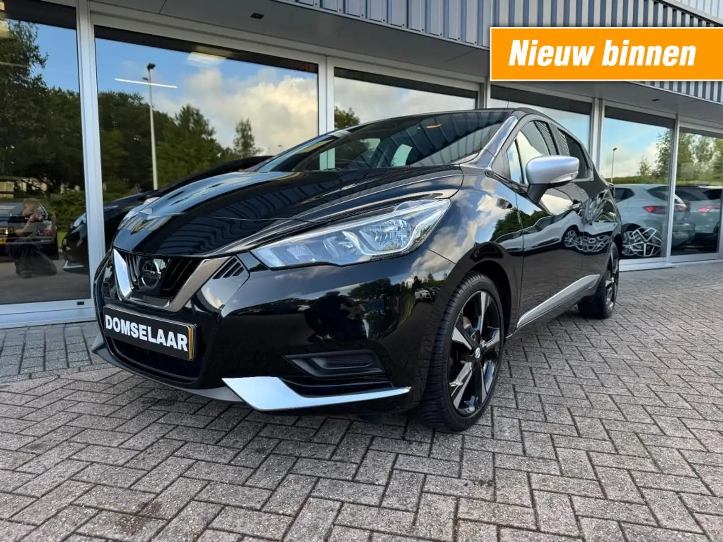 Nissan Micra 1.0L Acenta Zwart - 1