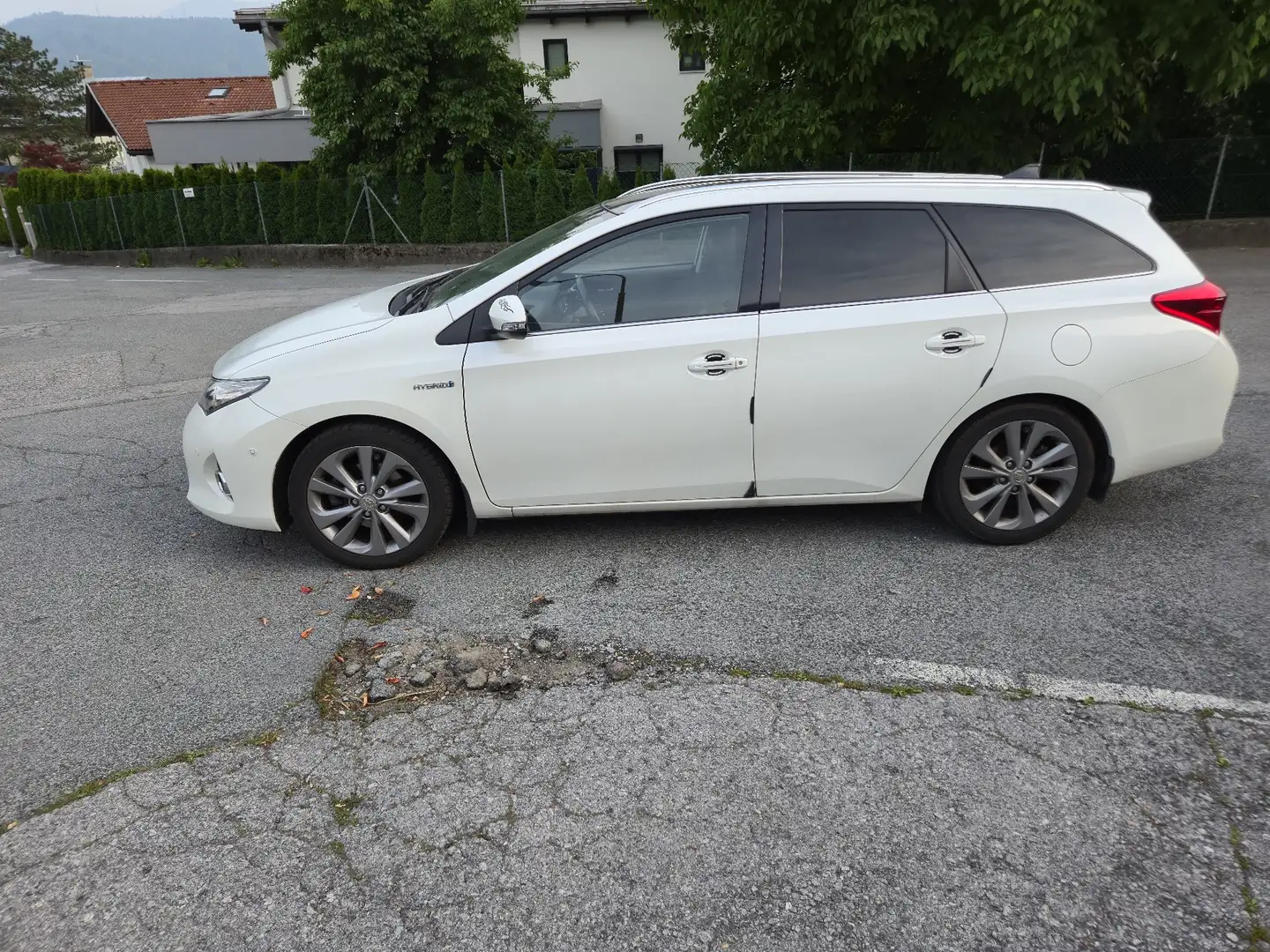 Toyota Auris 1.8 VVT-i Hybrid Automatik Touring Sports Life Plu Weiß - 2