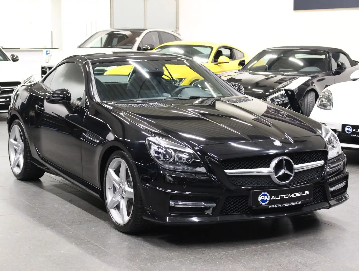 Mercedes-Benz SLK 300 CGI AMG Line Pano*2.Hand*Xenon*TOP Чорний - 2