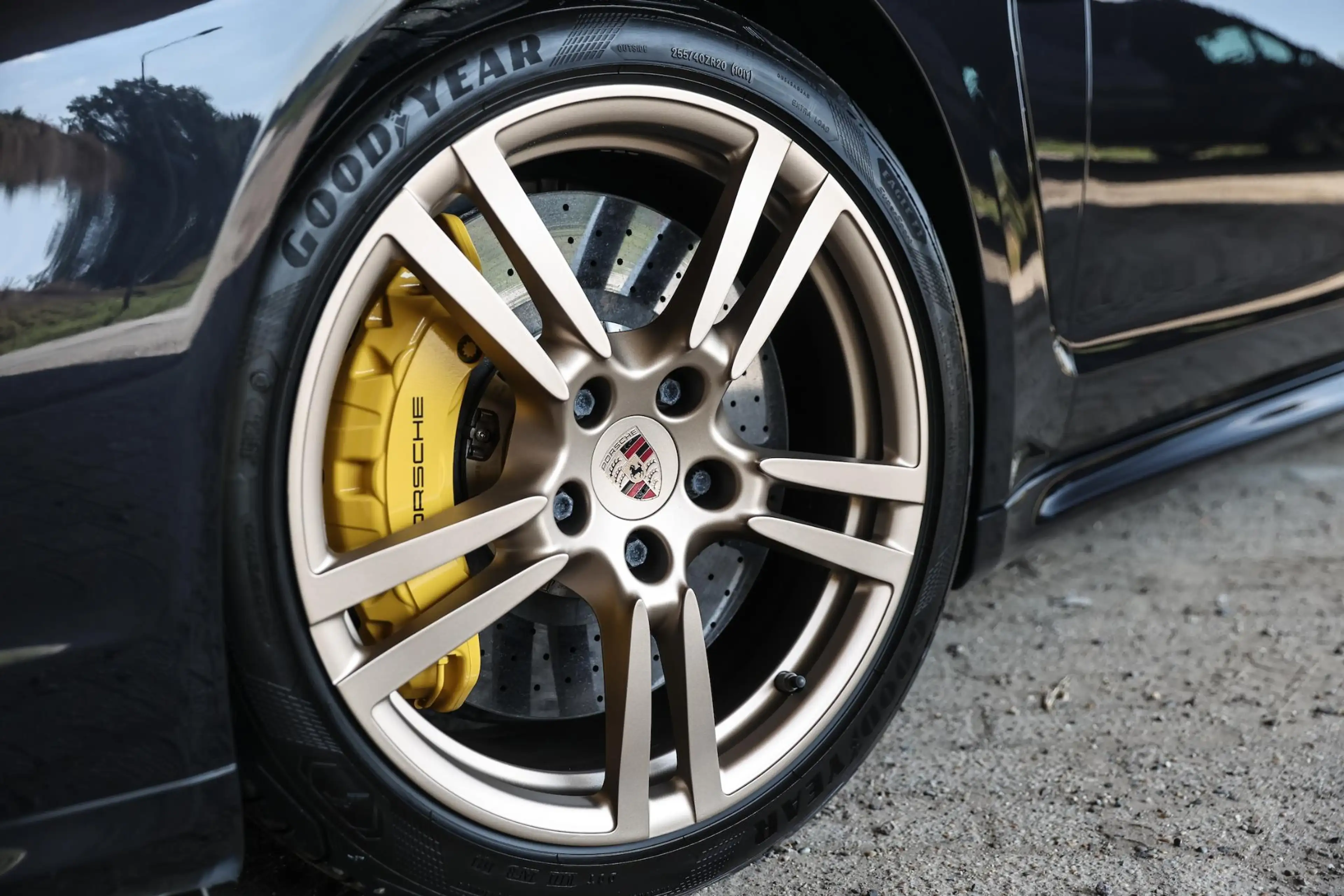 Porsche Panamera 4.8 GTS — photo 3