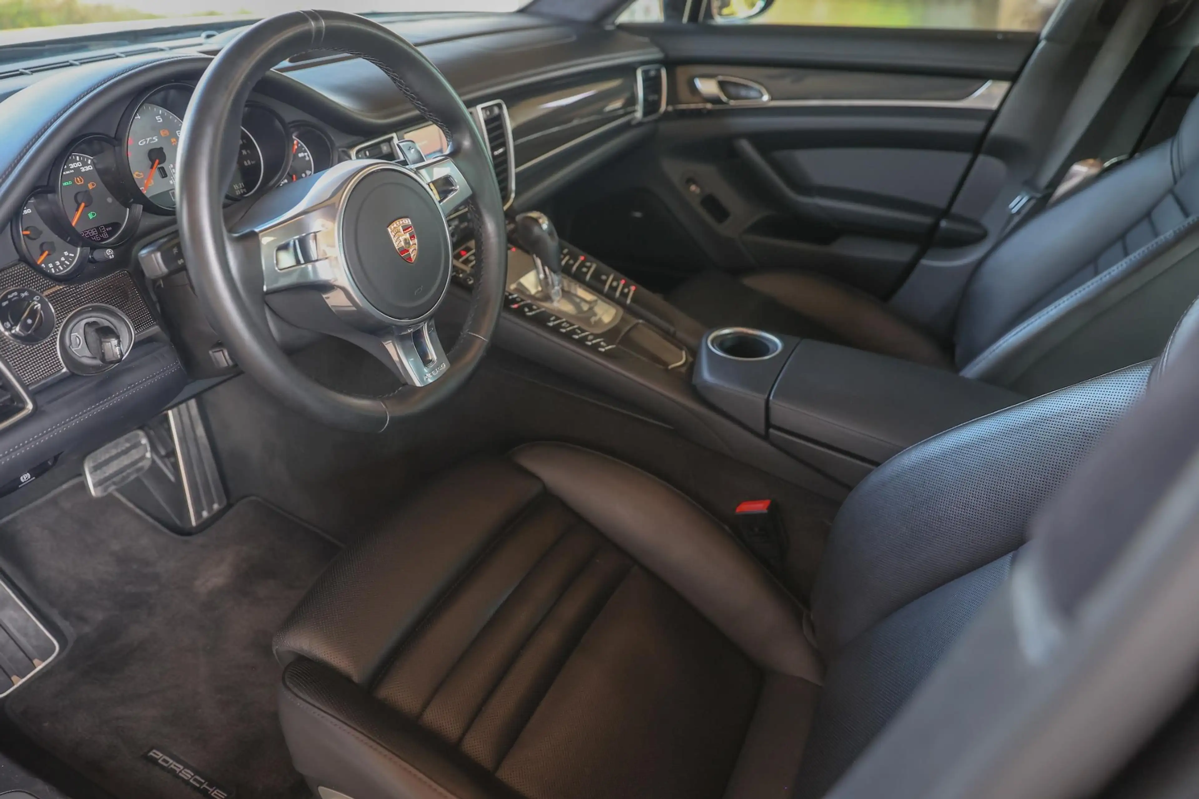 Porsche Panamera 4.8 GTS — photo 9