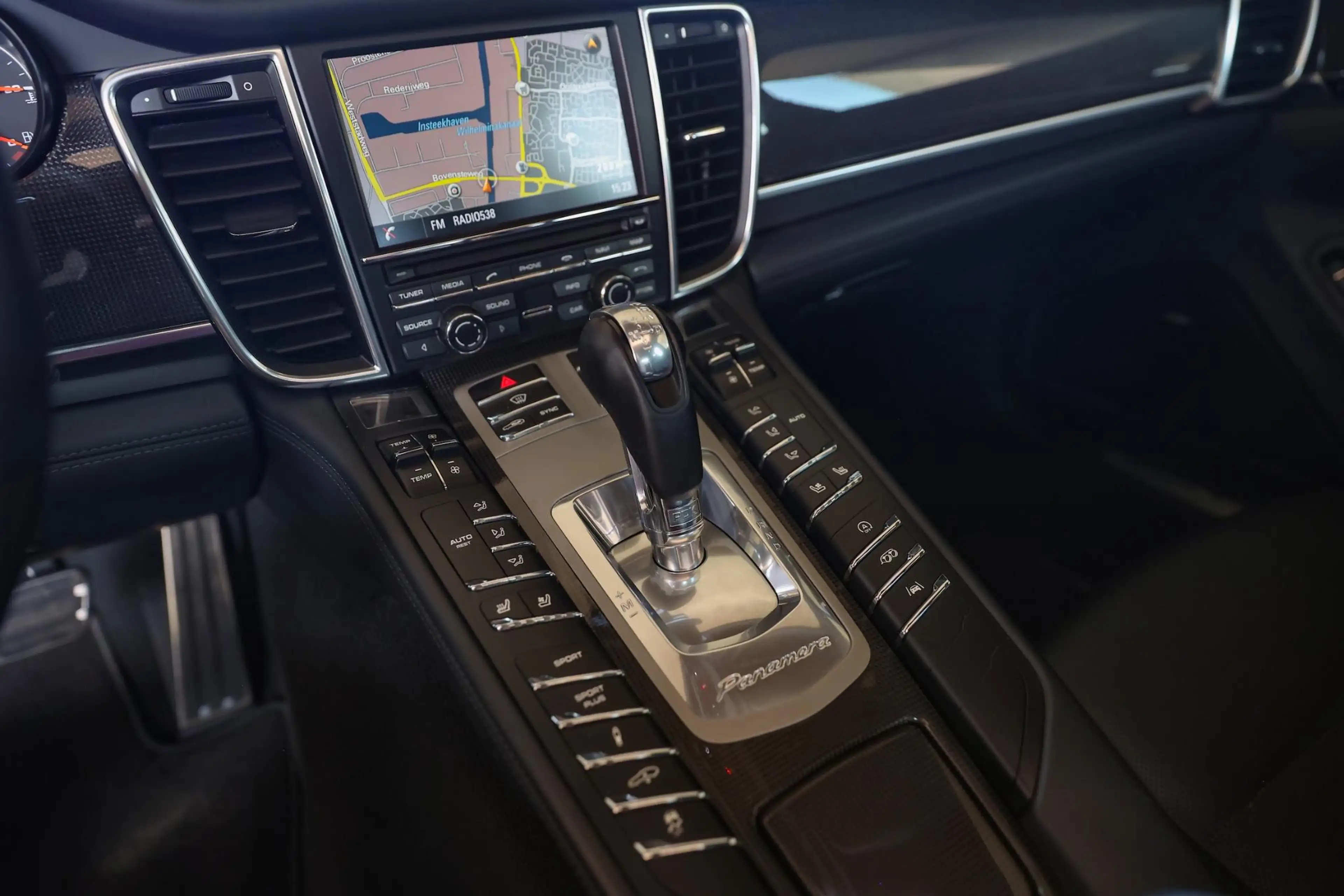 Porsche Panamera 4.8 GTS — photo 15