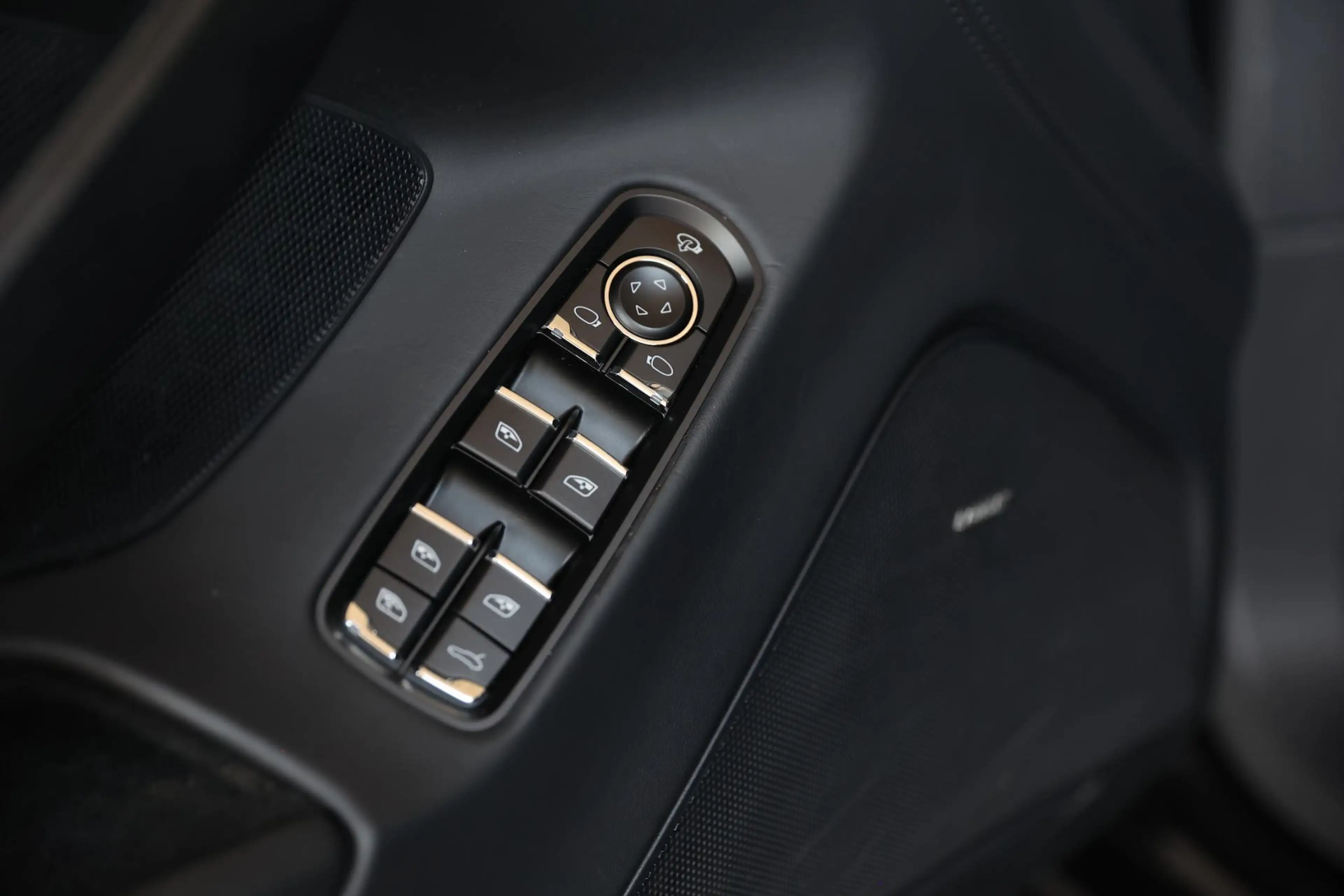 Porsche Panamera 4.8 GTS — photo 12