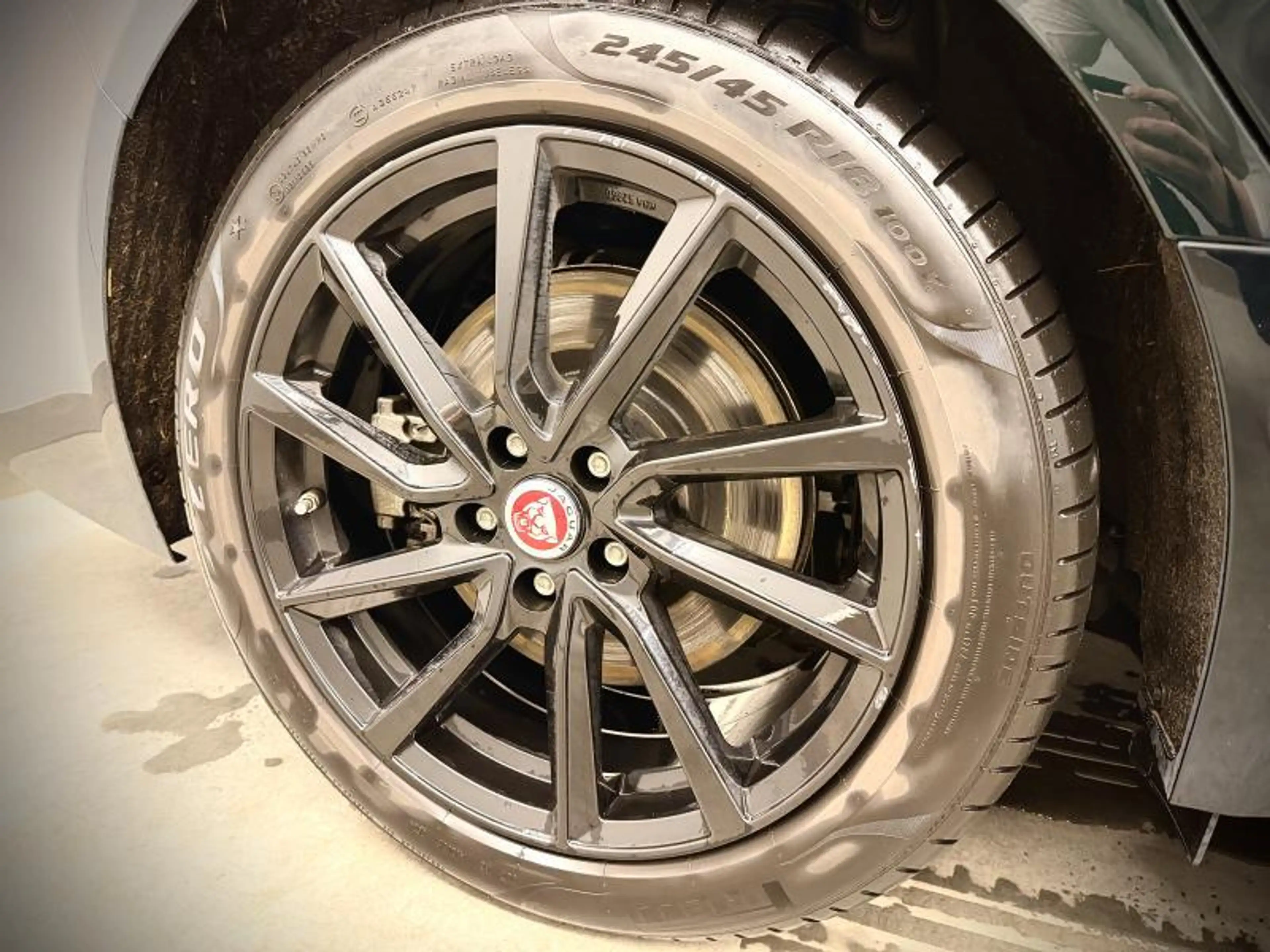 Jaguar XF Sportbrake R-Dynamic S D200 — photo 10