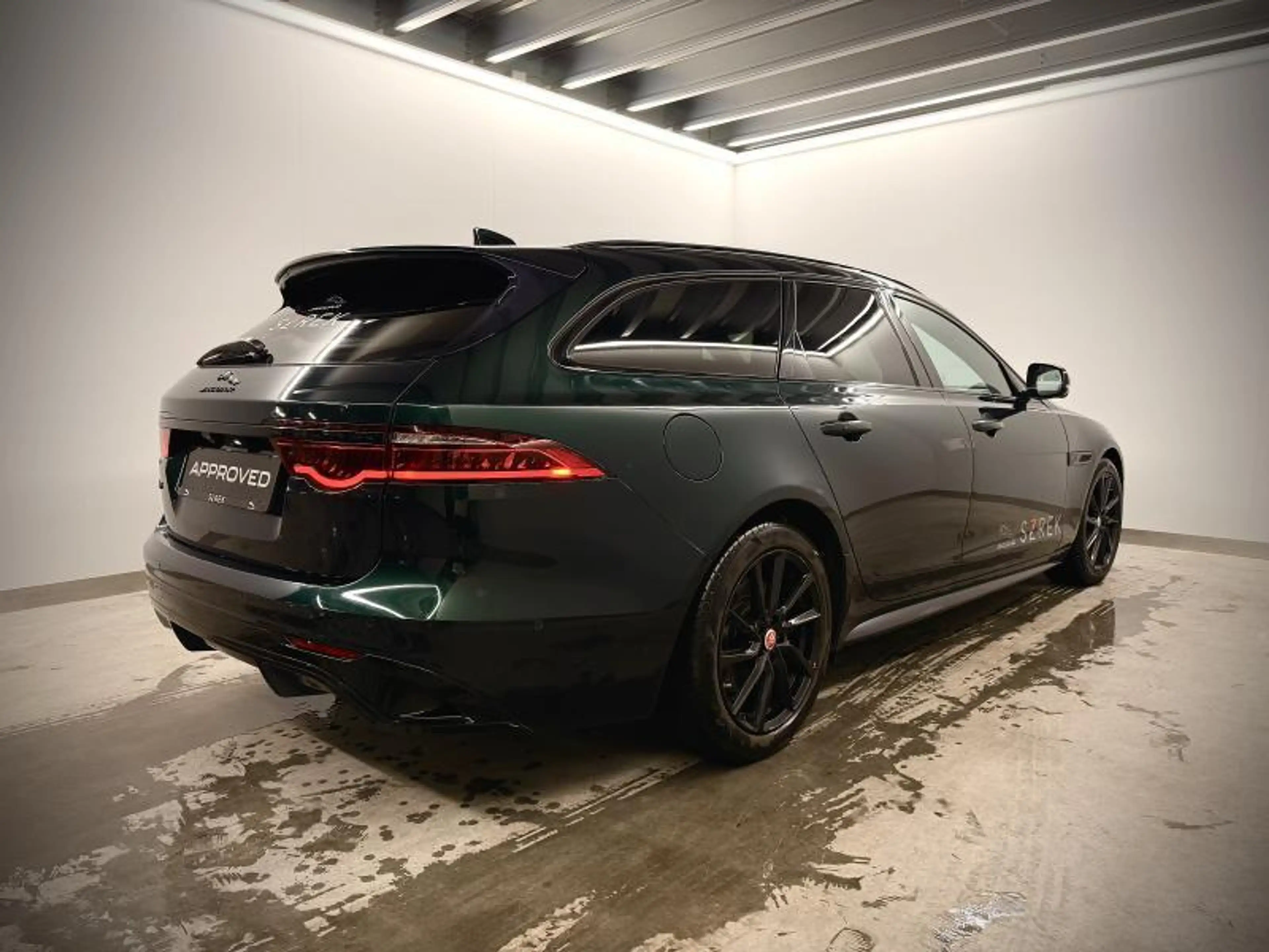 Jaguar XF Sportbrake R-Dynamic S D200 — photo 4