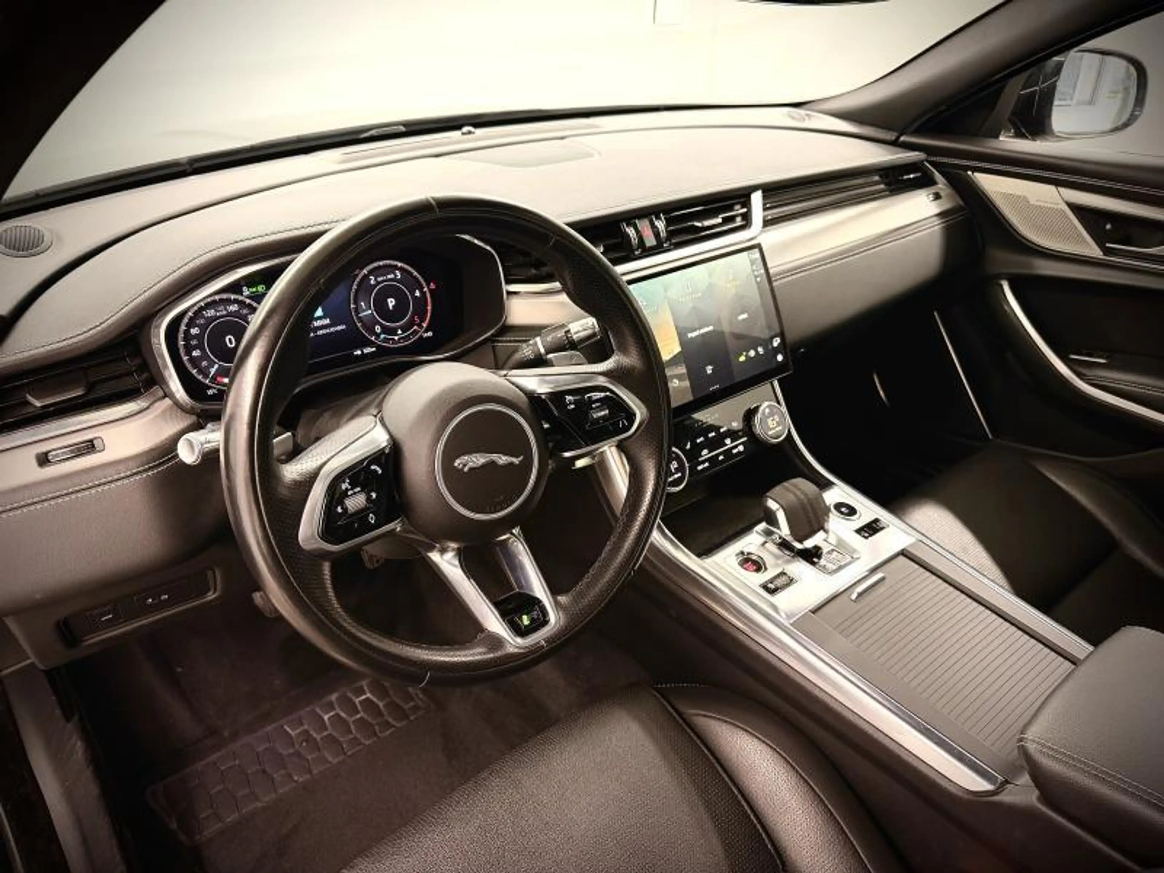 Jaguar XF Sportbrake R-Dynamic S D200 — photo 11