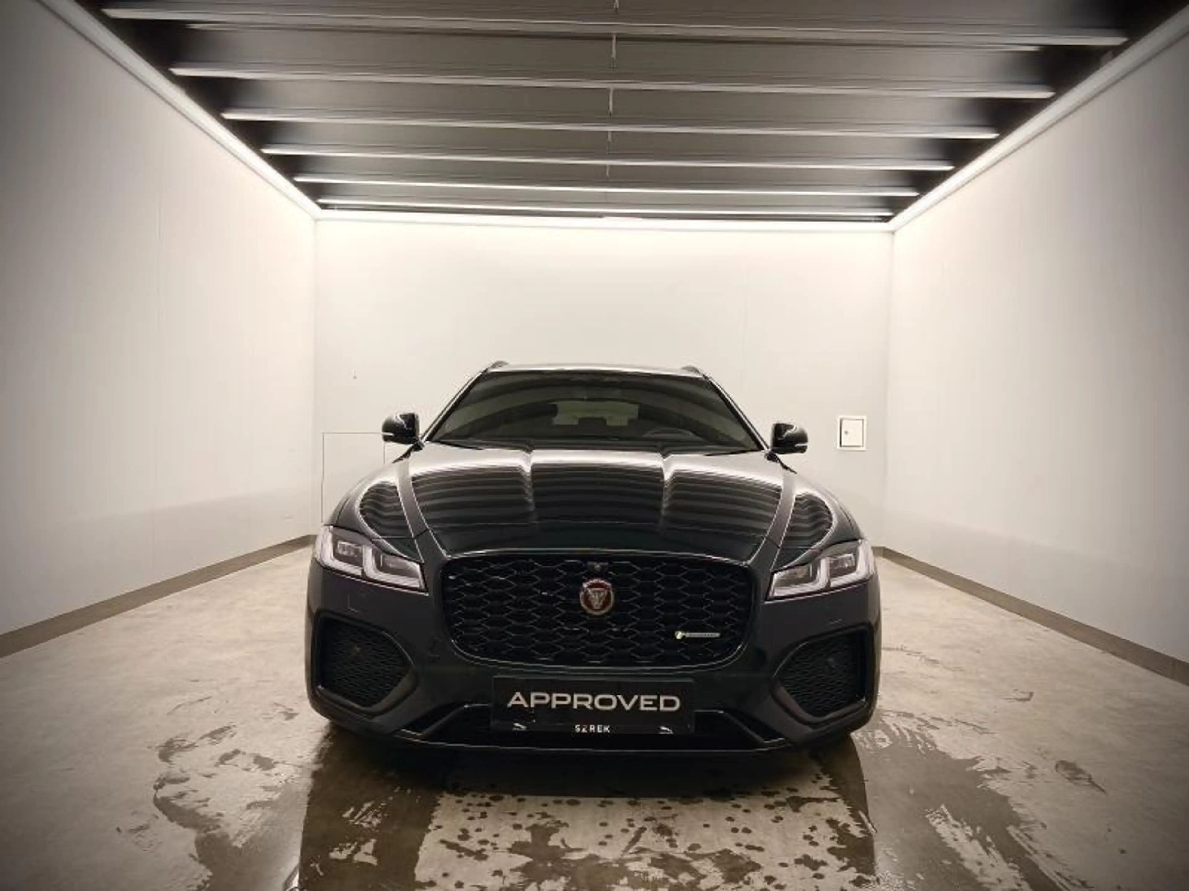 Jaguar XF Sportbrake R-Dynamic S D200 — photo 2