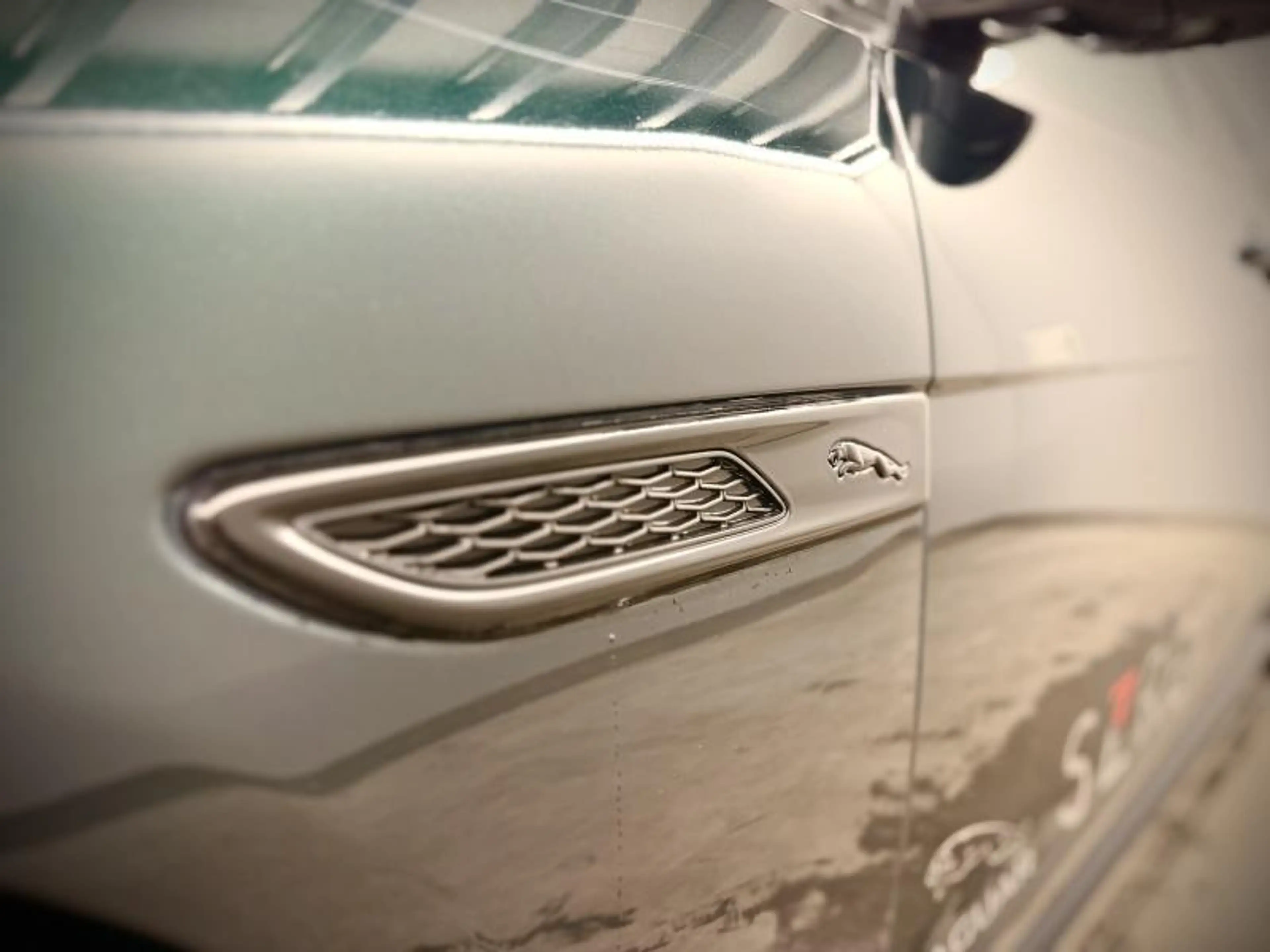 Jaguar XF Sportbrake R-Dynamic S D200 — photo 8